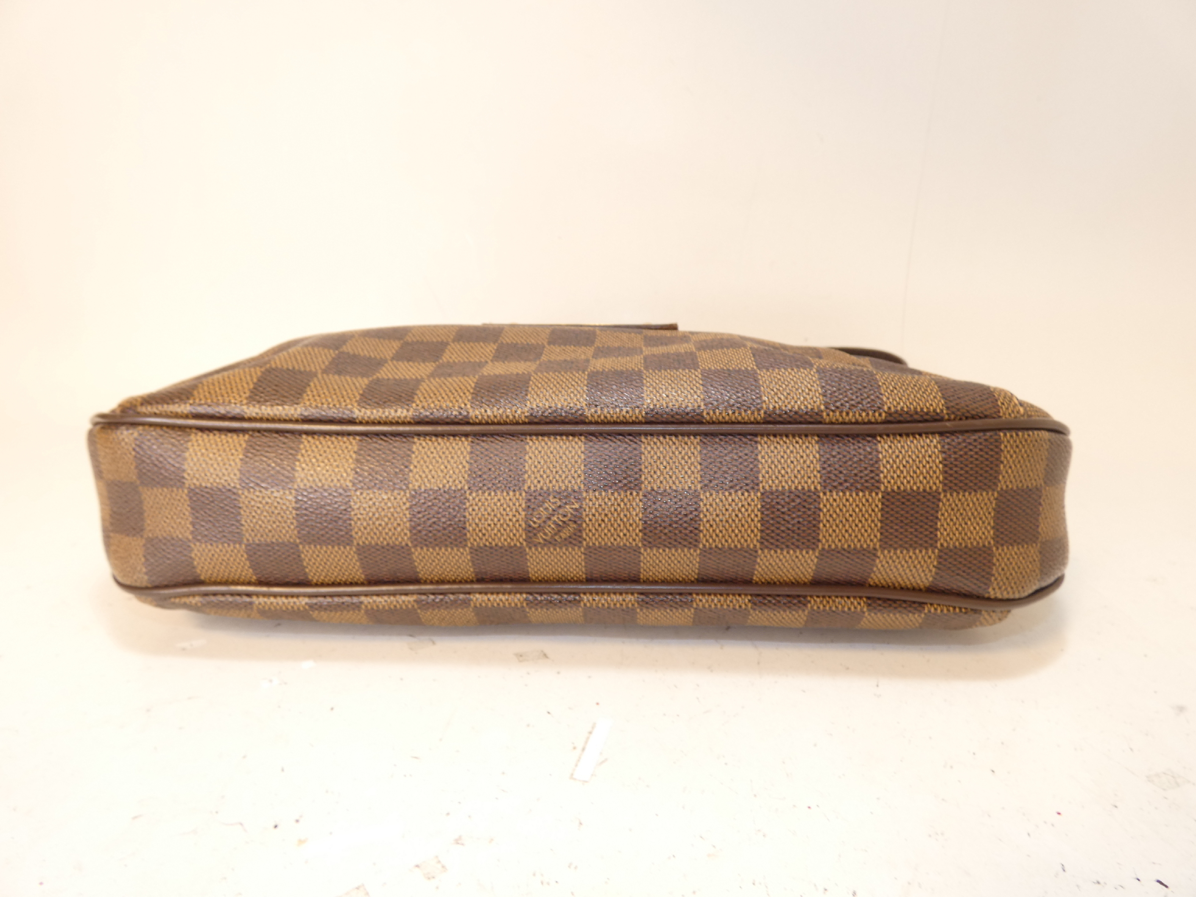 Thames PM Damier One-Shoulder One-Hand Shoulder Bag — view 5