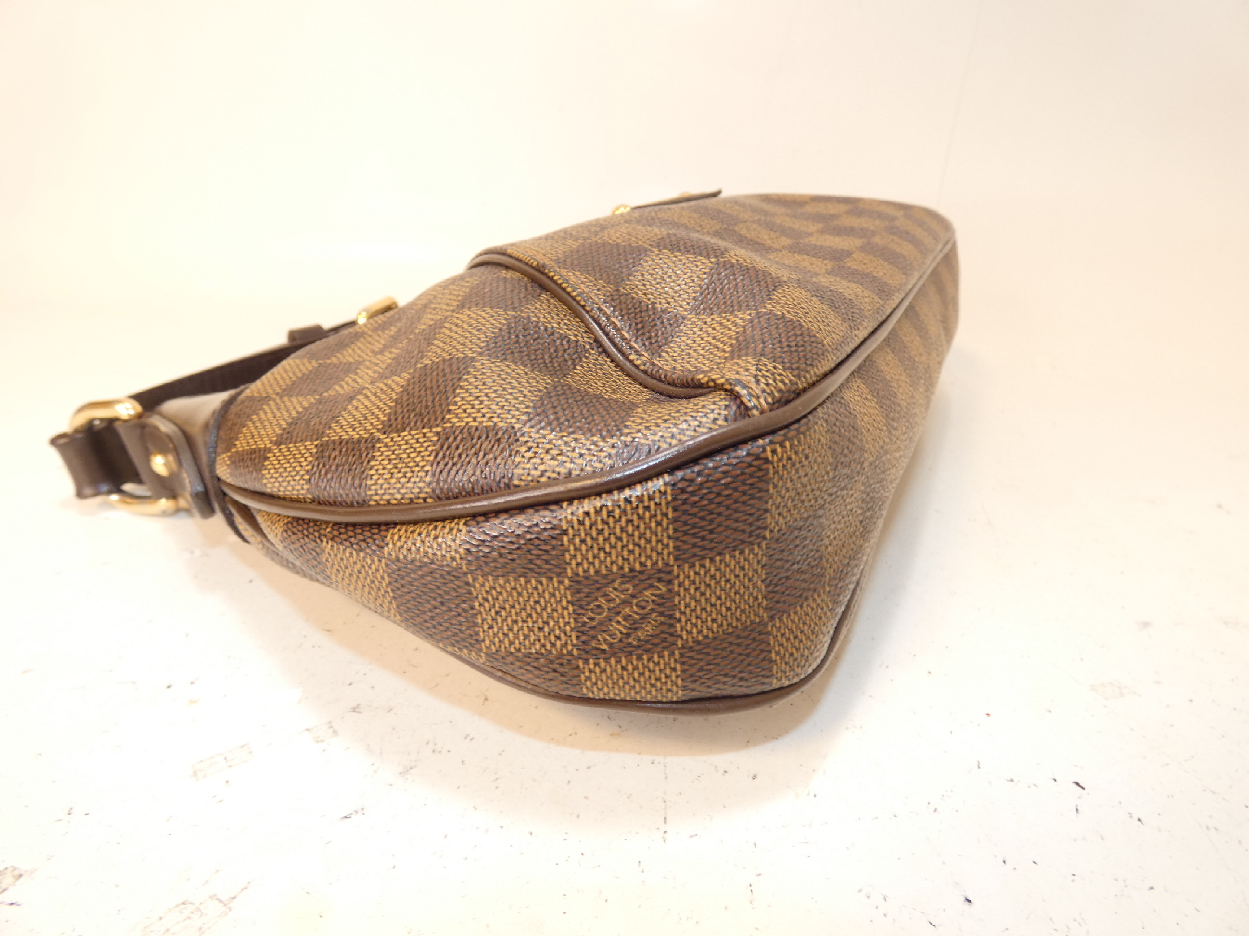 Thames PM Damier One-Shoulder One-Hand Shoulder Bag — view 6