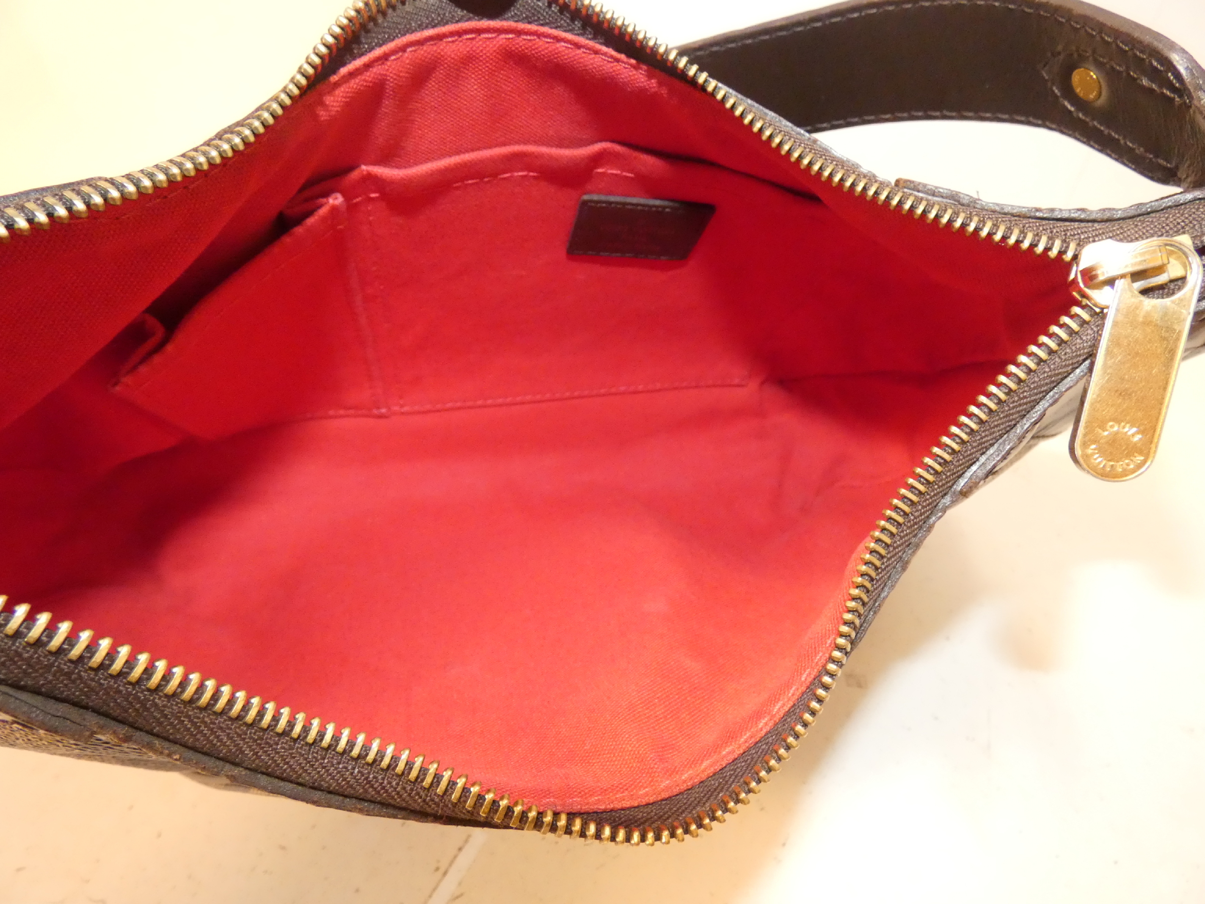 Thames PM Damier One-Shoulder One-Hand Shoulder Bag — view 8