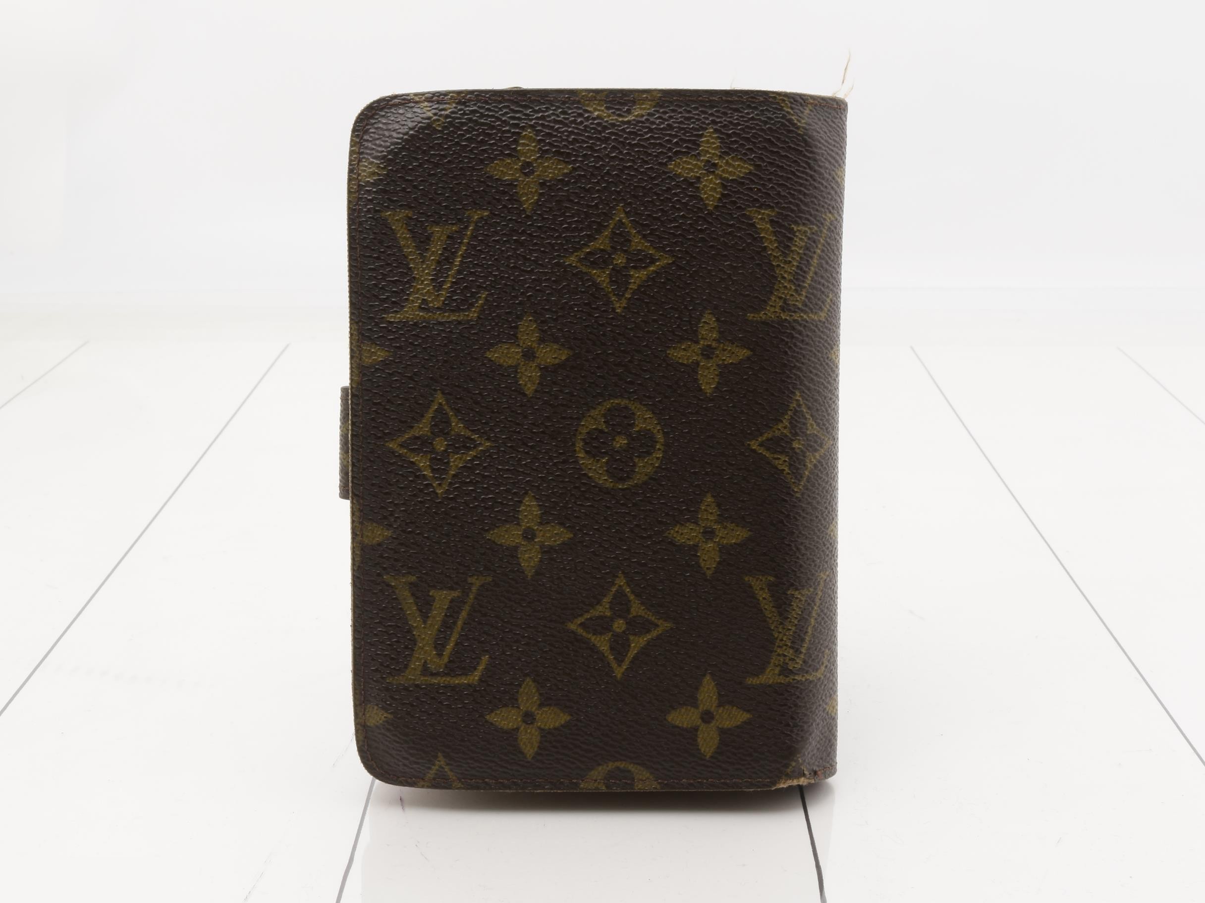 wallet — view 2