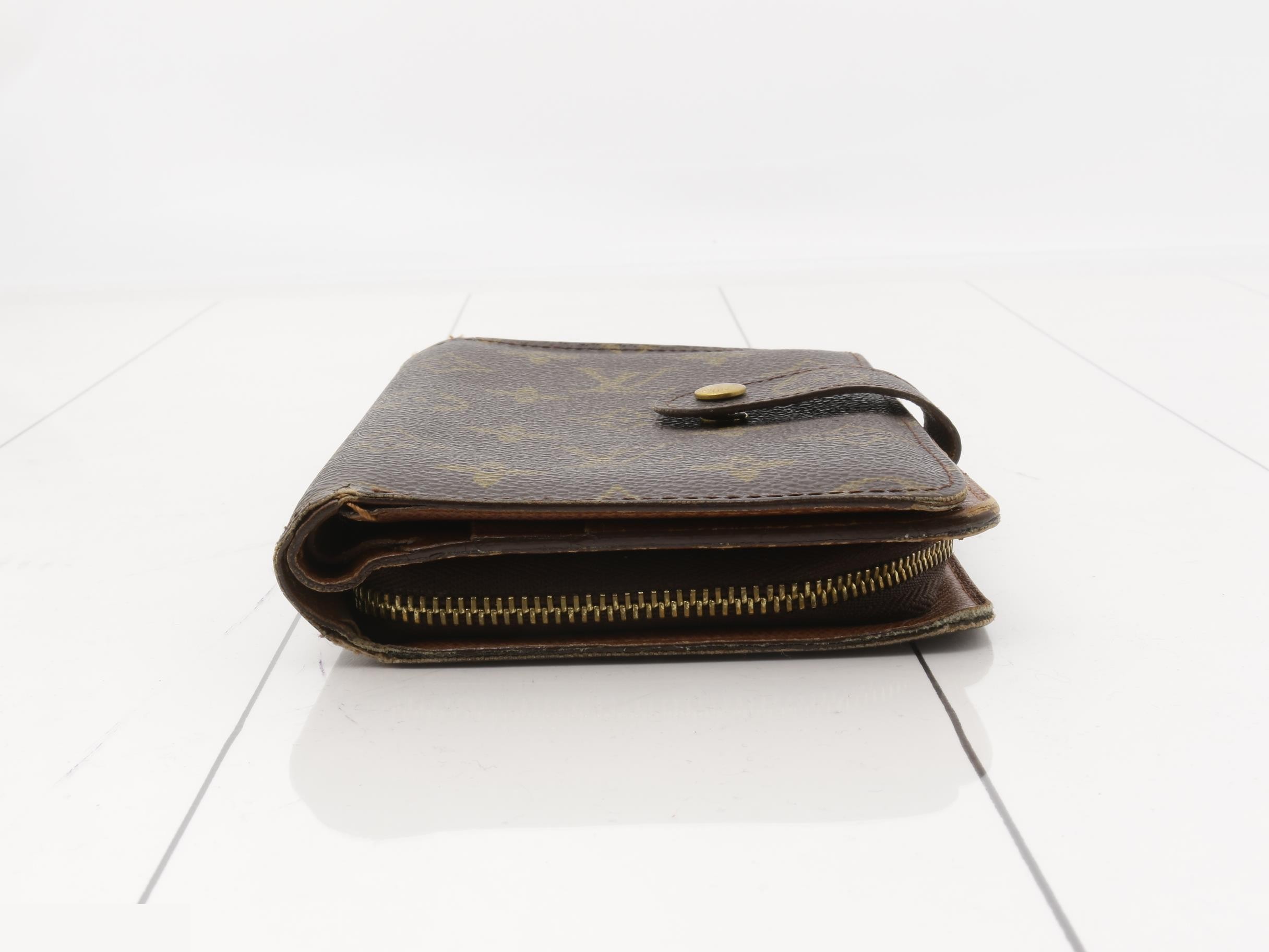 wallet — view 3