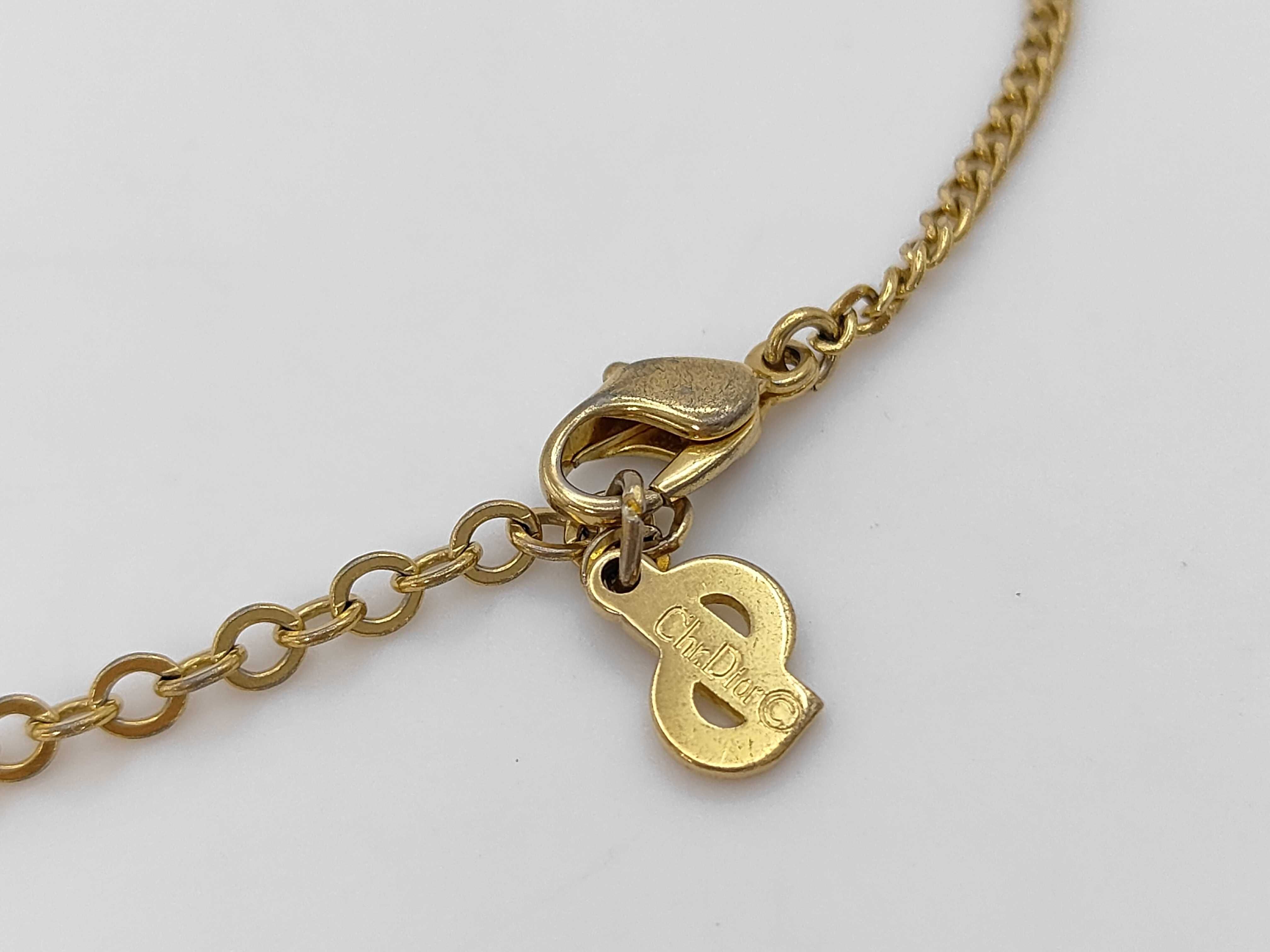 gold necklace — view 3