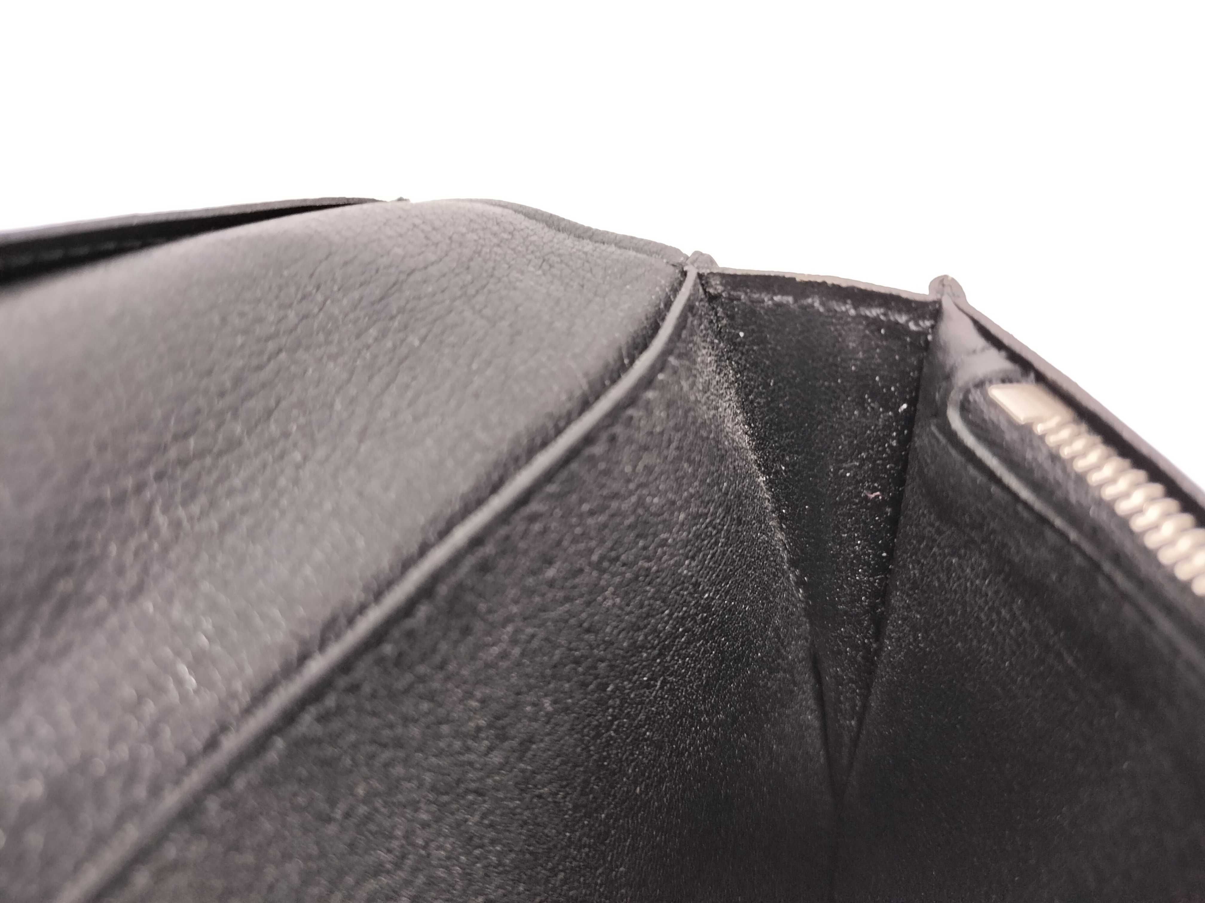 Portefeuille Brazza Wallet in Taurillon Leather — view 11