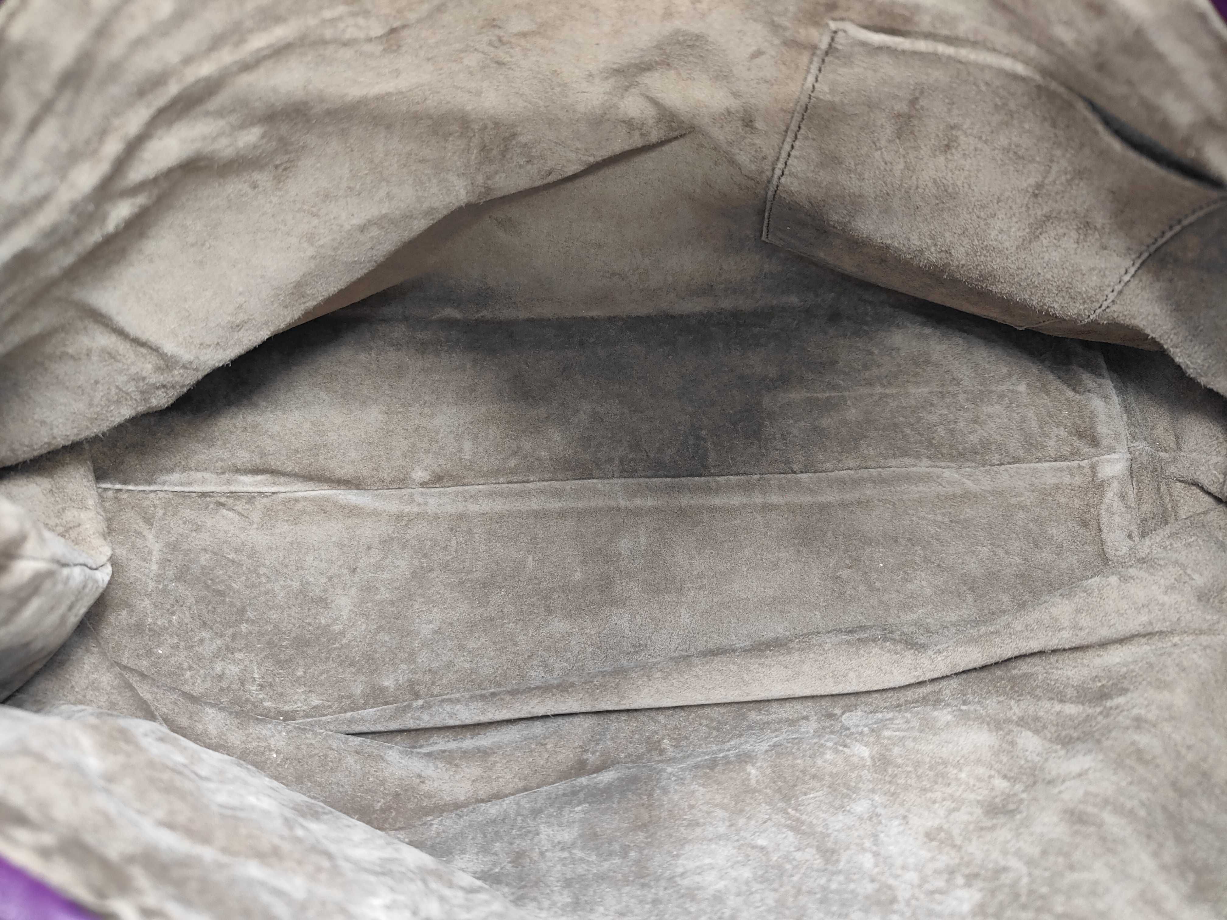 Intrecciato Leather Shoulder Bag — view 9