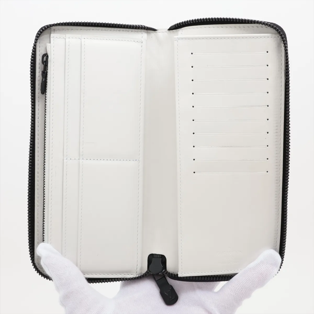 Monogram Shadow Zippy Wallet Vertical M83381 White x Navy Round Zip Wallet (RFID detected) — view 3