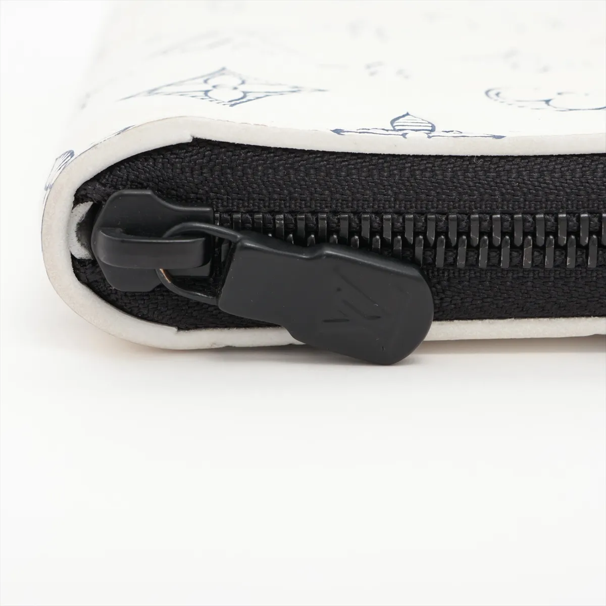 Monogram Shadow Zippy Wallet Vertical M83381 White x Navy Round Zip Wallet (RFID detected) — view 9