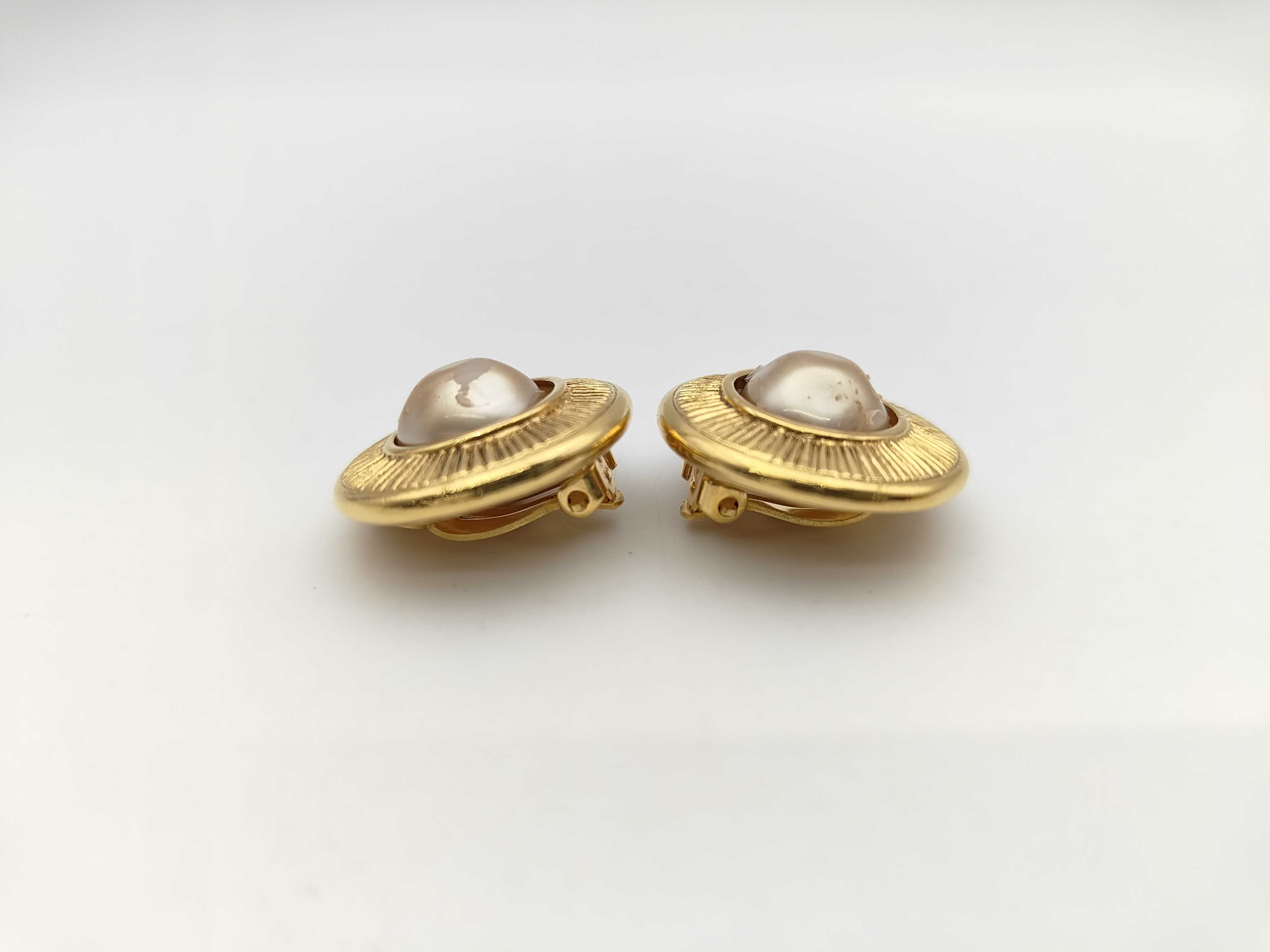 Round/Pearl/Come Mark Earrings — view 3