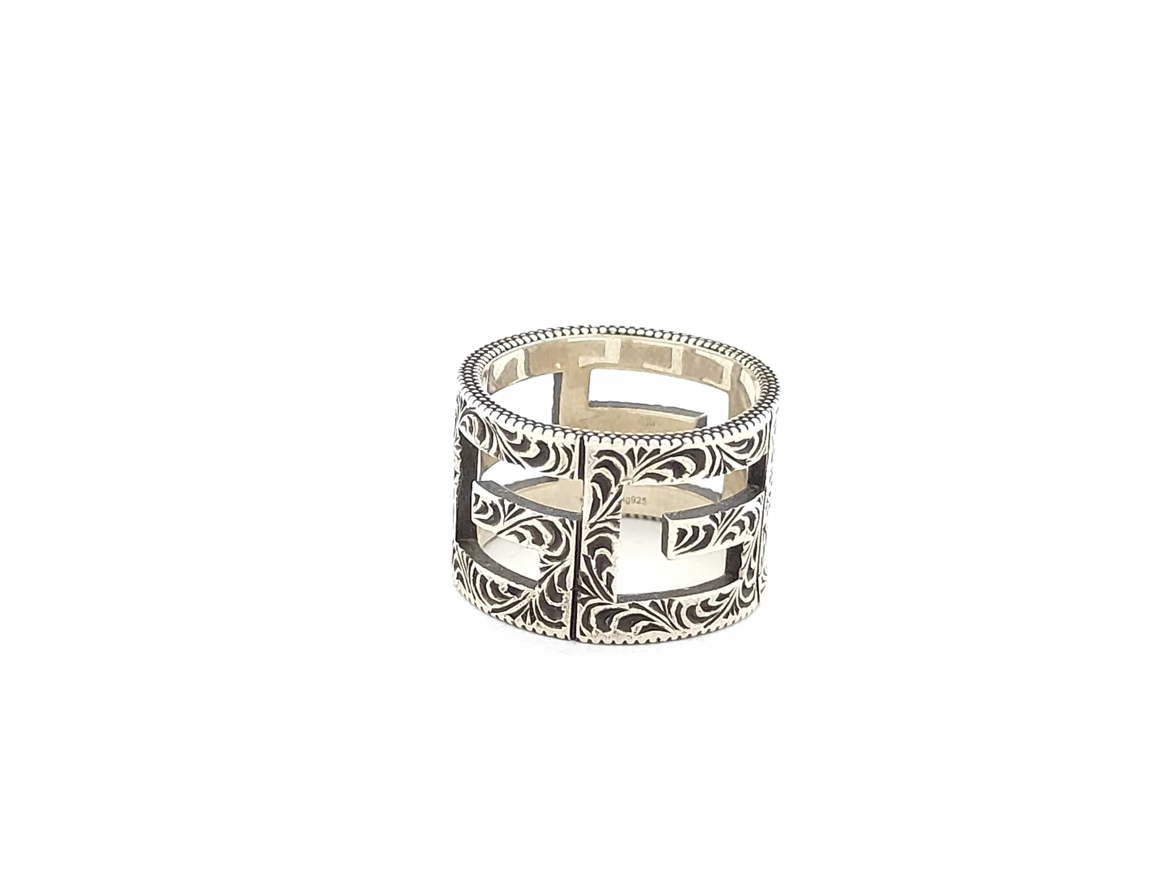 silver ring with box. — view 2