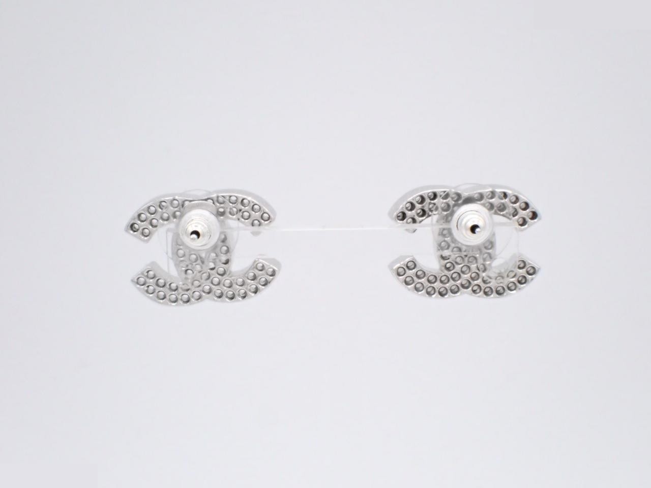 02P Piercing — view 2