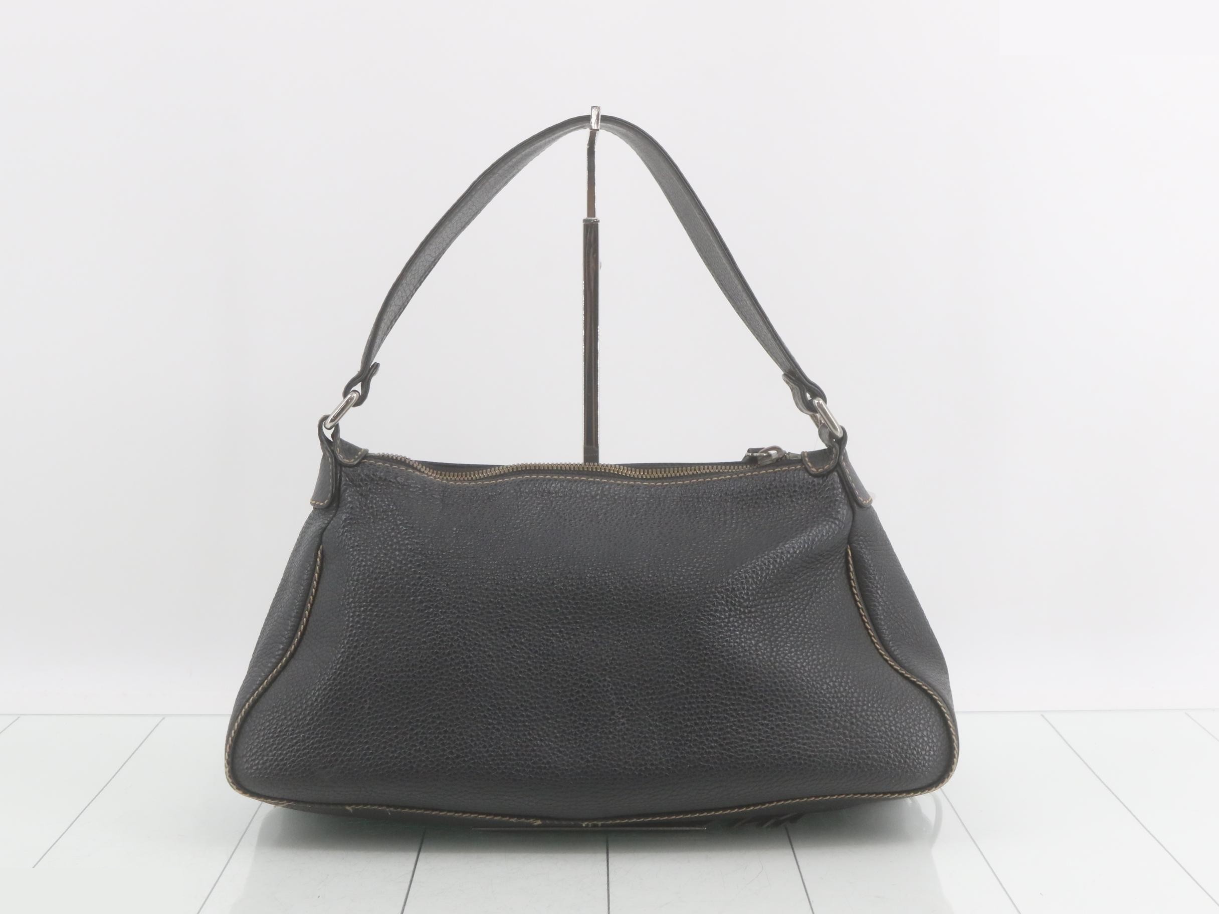 Logo, fringe, one-shoulder bag, serial number sticker peeling off, loose threads. — view 2