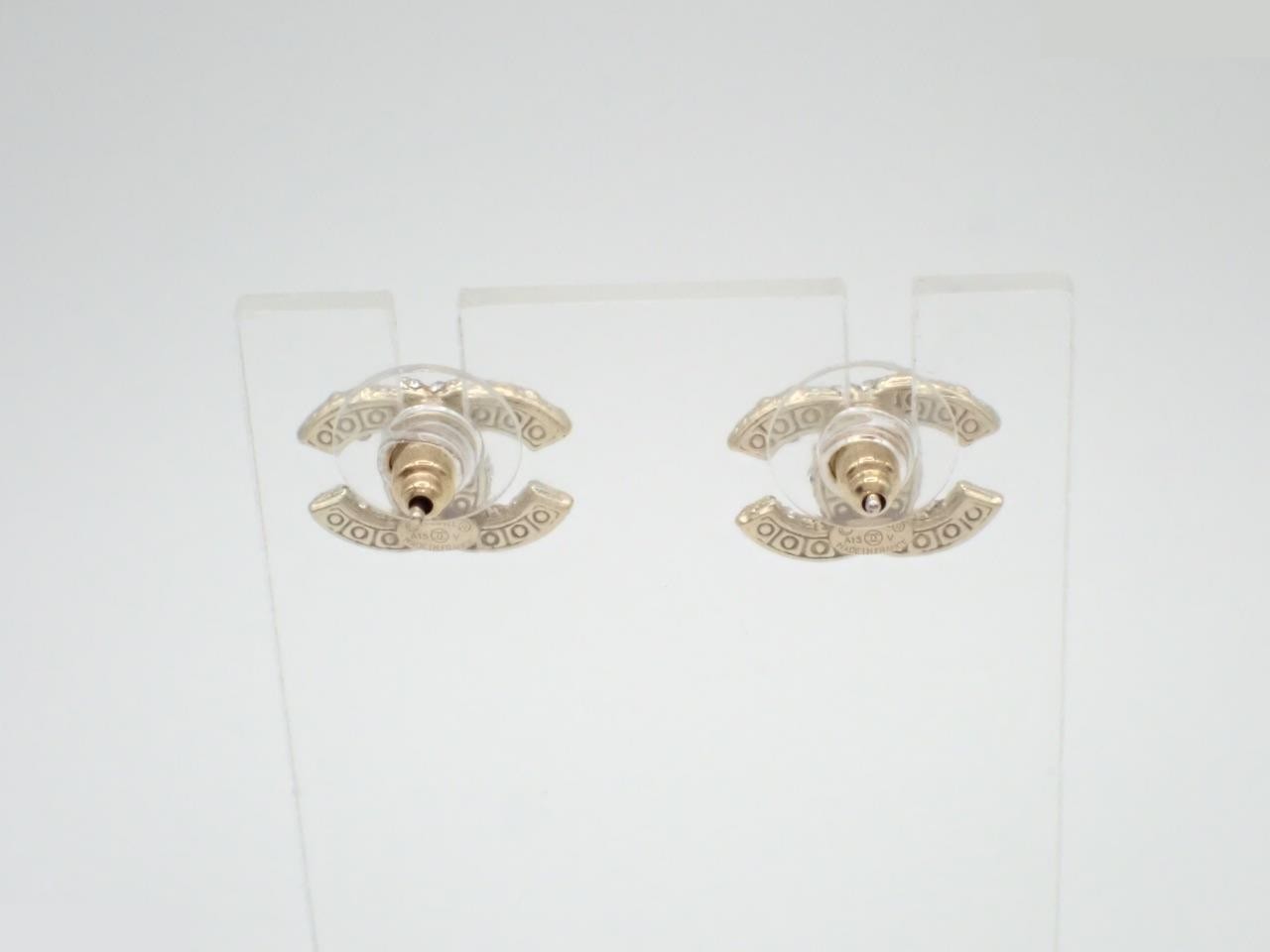 Earrings, Coco Mark, Pearl — view 2