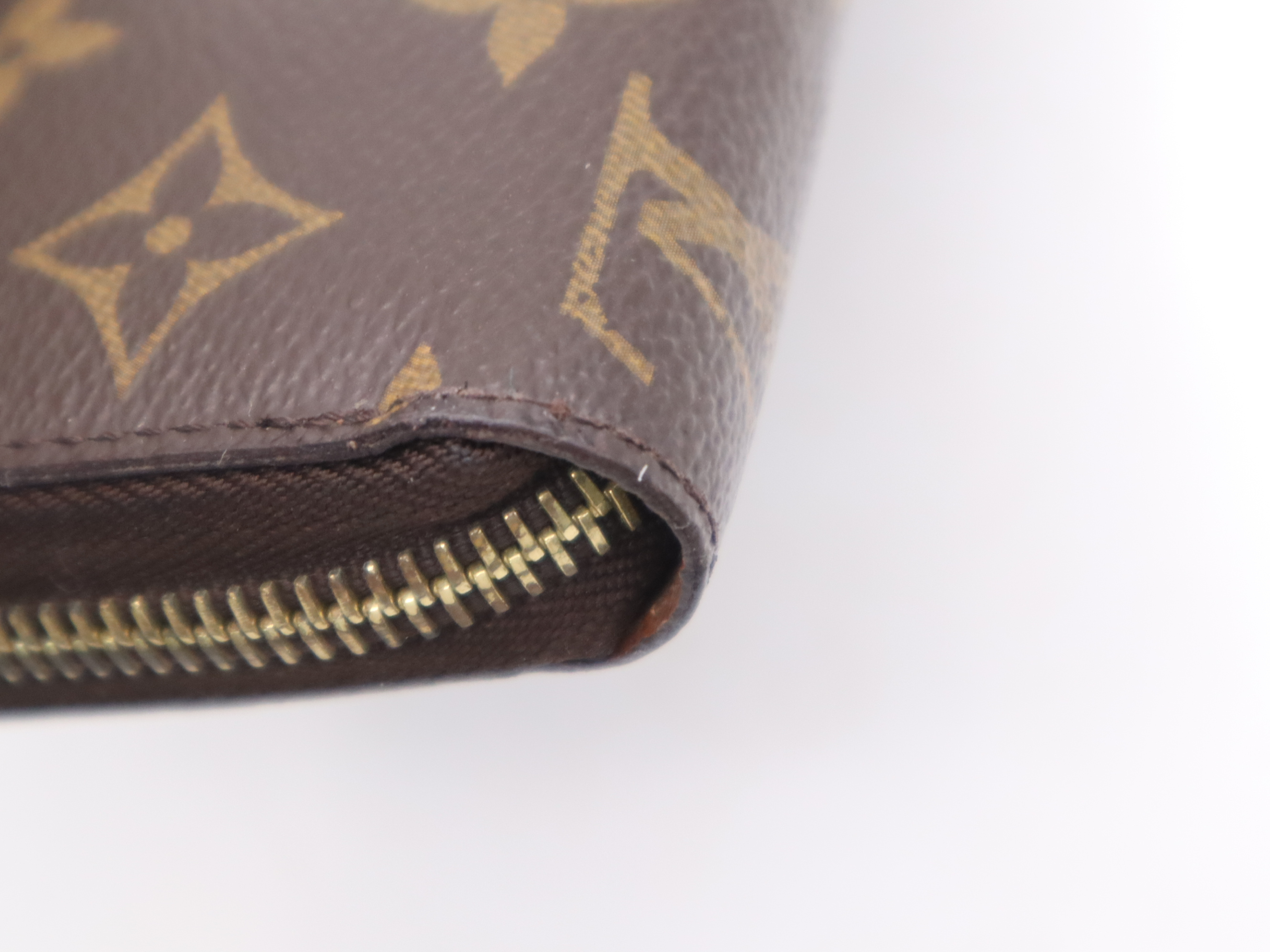 M42616 Monogram Zippy Wallet — view 8