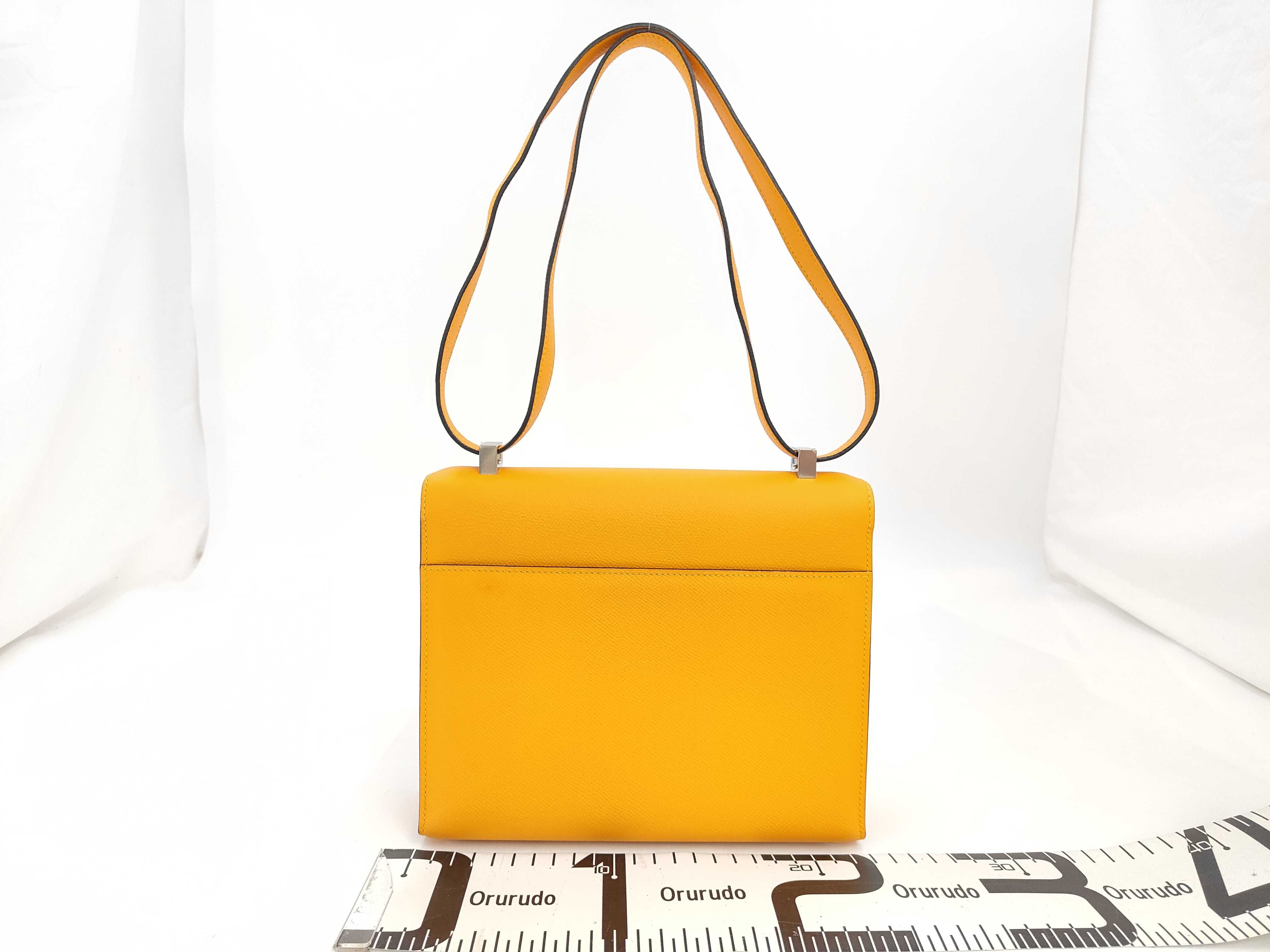 Veroux 23 Jaune Ambre Epsom Silver Shoulder Bag (A stamp) — view 2