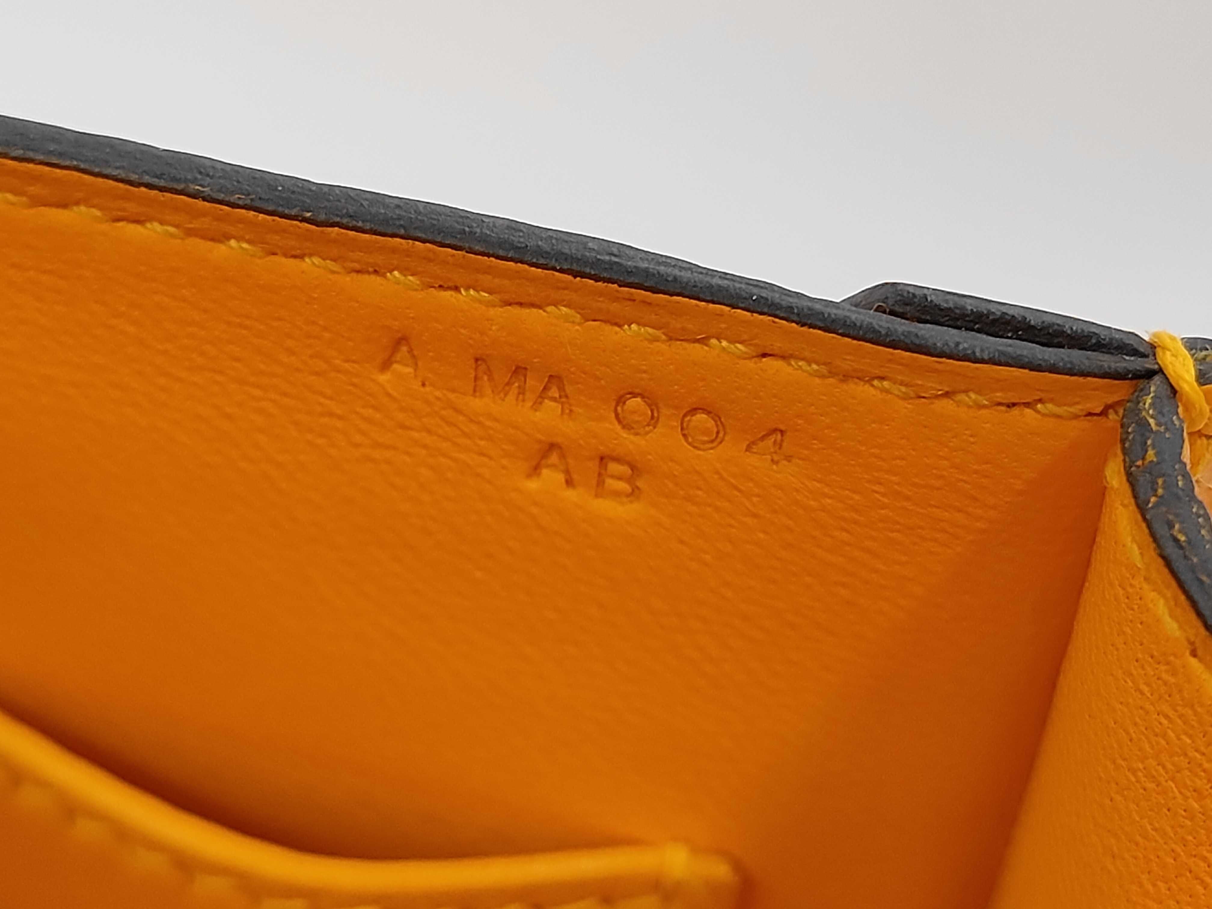 Veroux 23 Jaune Ambre Epsom Silver Shoulder Bag (A stamp) — view 13