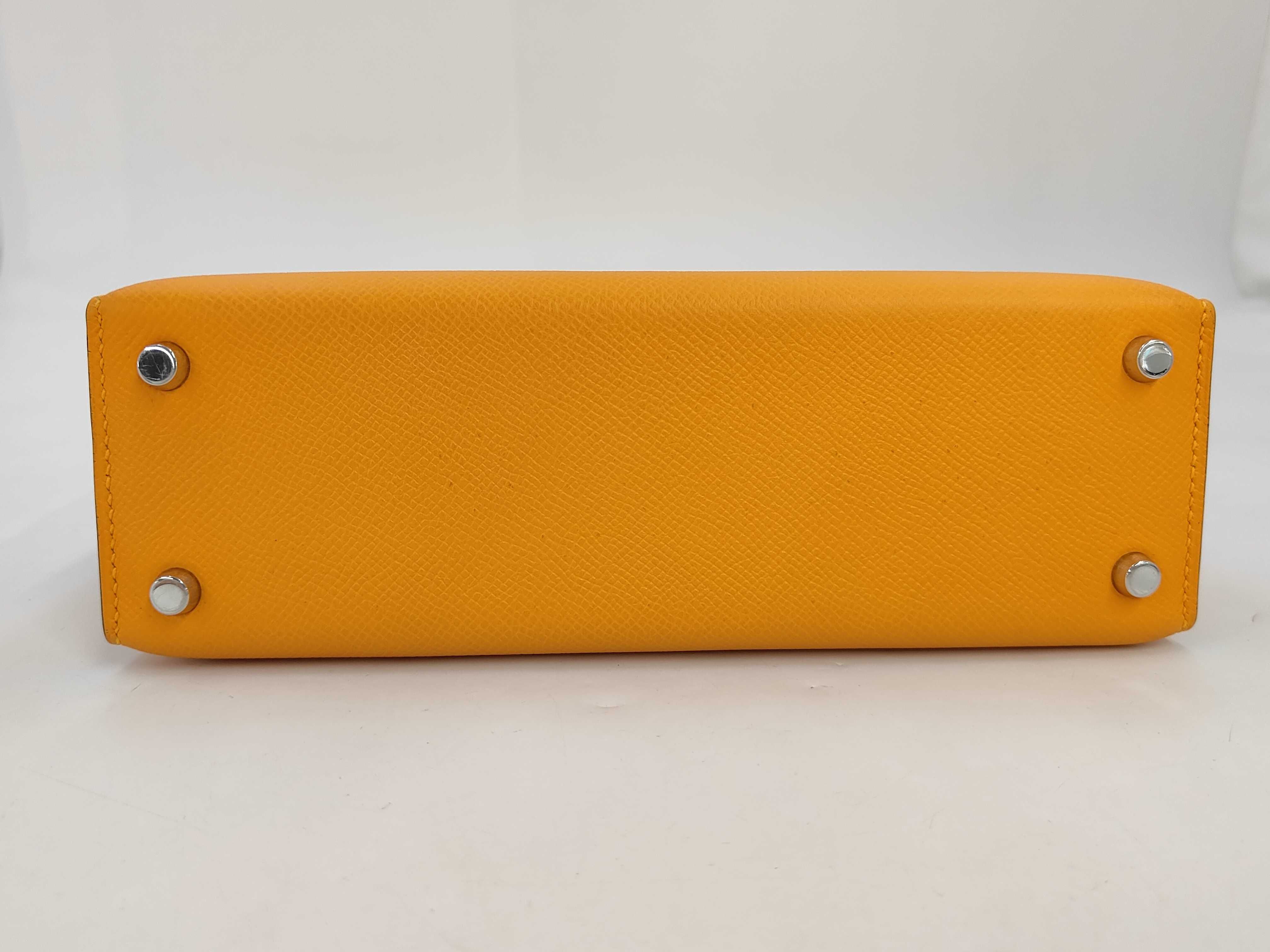Veroux 23 Jaune Ambre Epsom Silver Shoulder Bag (A stamp) — view 4