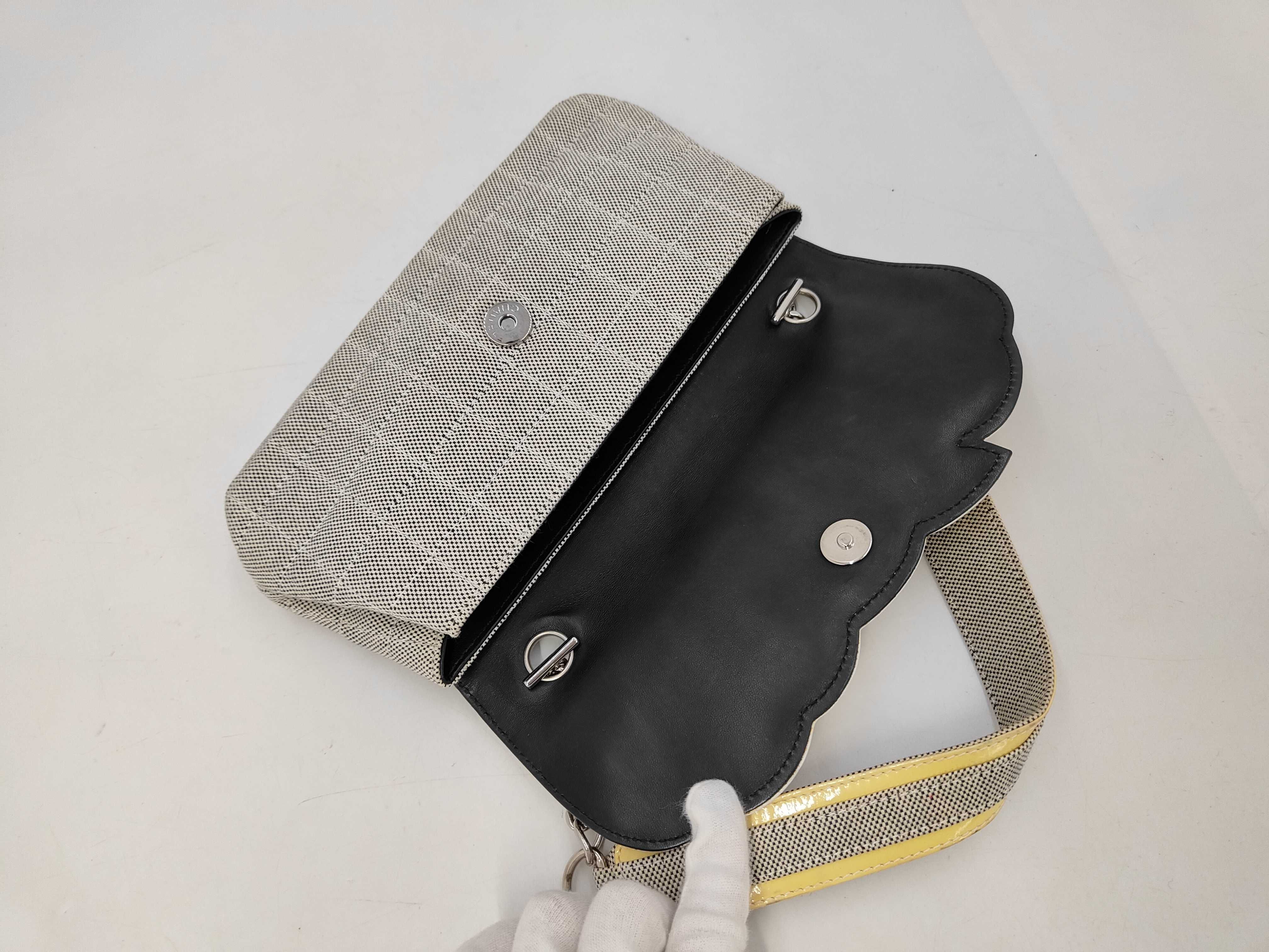 Camellia No. 5 Chain Shoulder Handbag — view 8