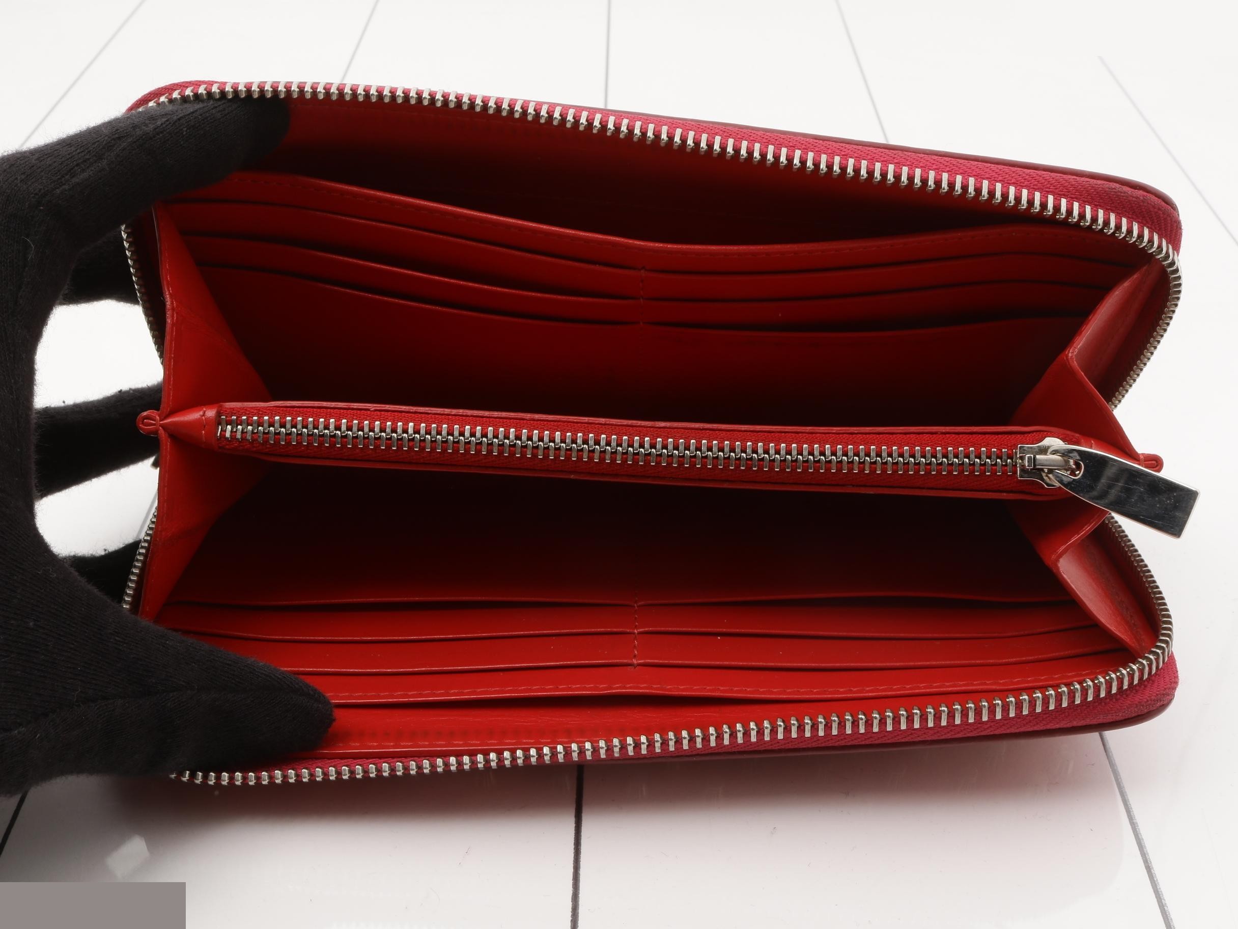 Other lines: Bags and Wallets — view 4