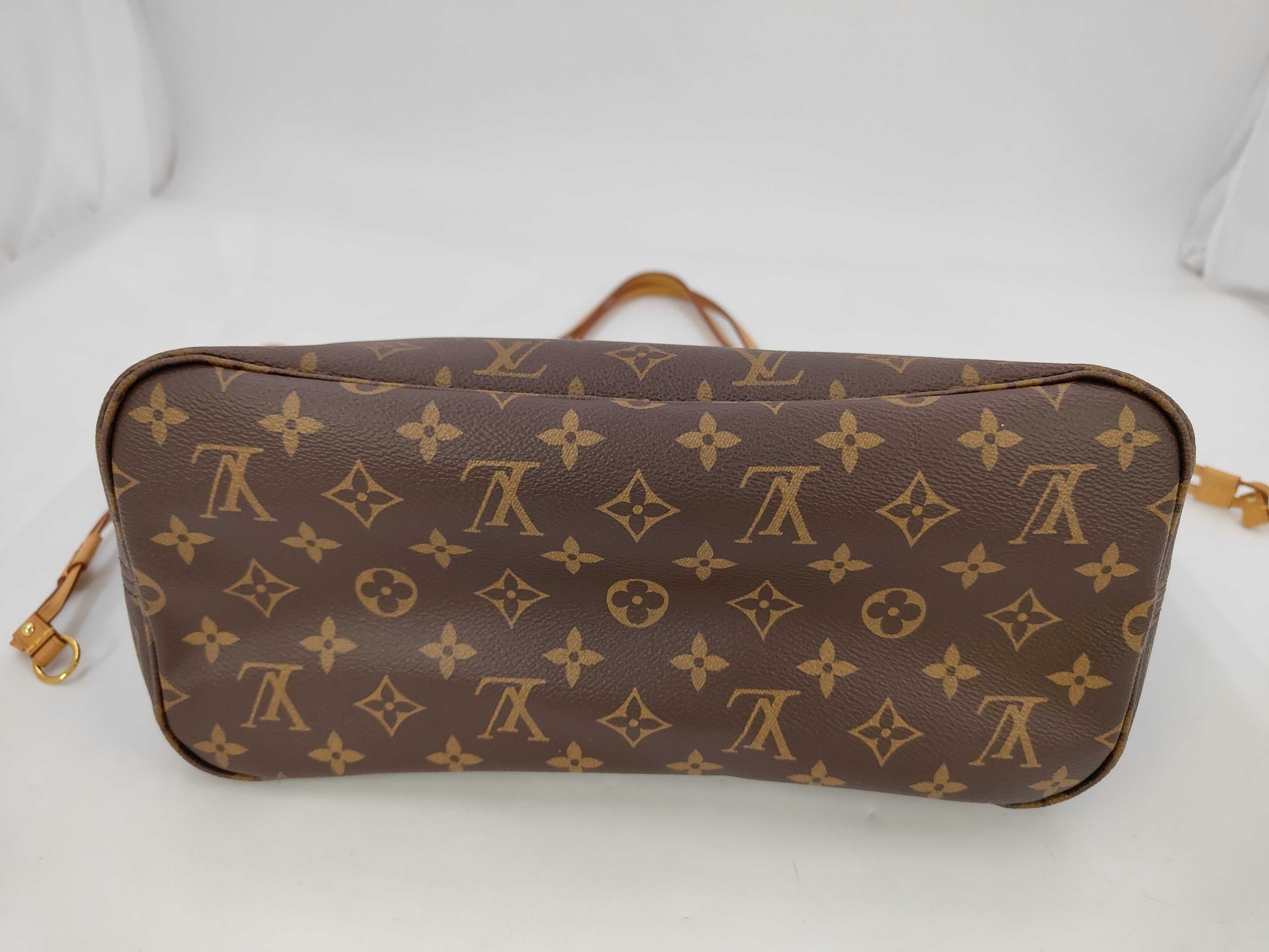 Monogram Louis Vuitton Neverfull MM M41388 Tote Bag — view 3