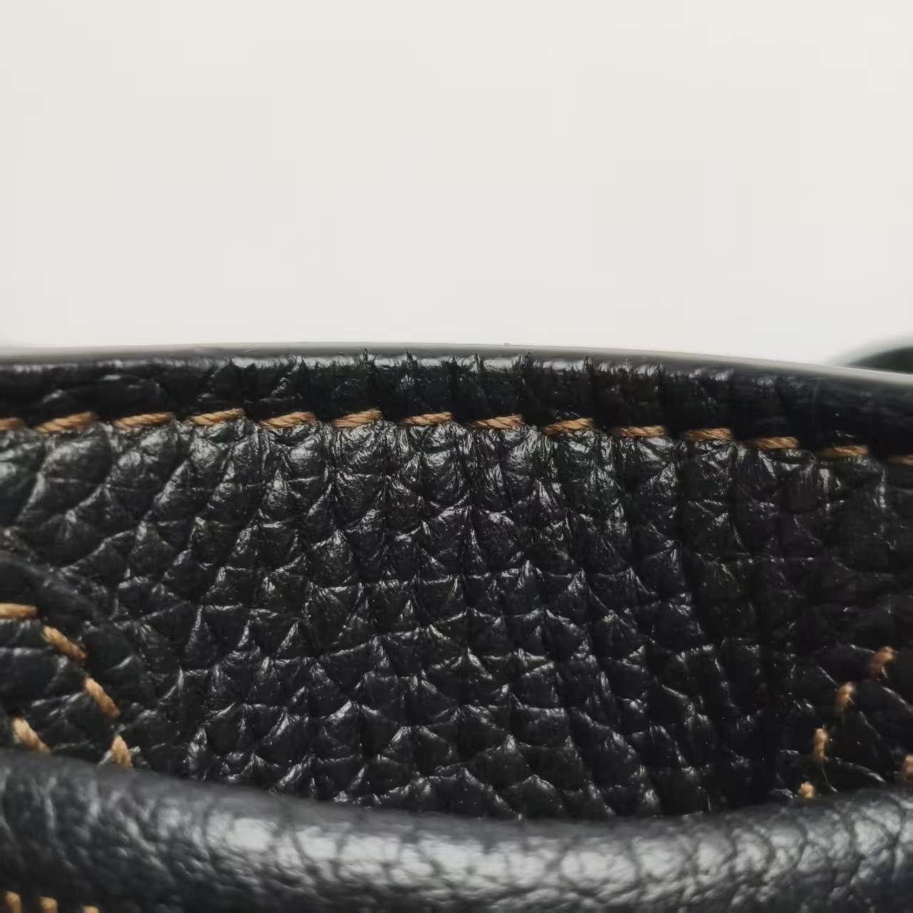 【*Shipped from: China*】BURBERRY Bucket Leather Shoulder Bag — view 13