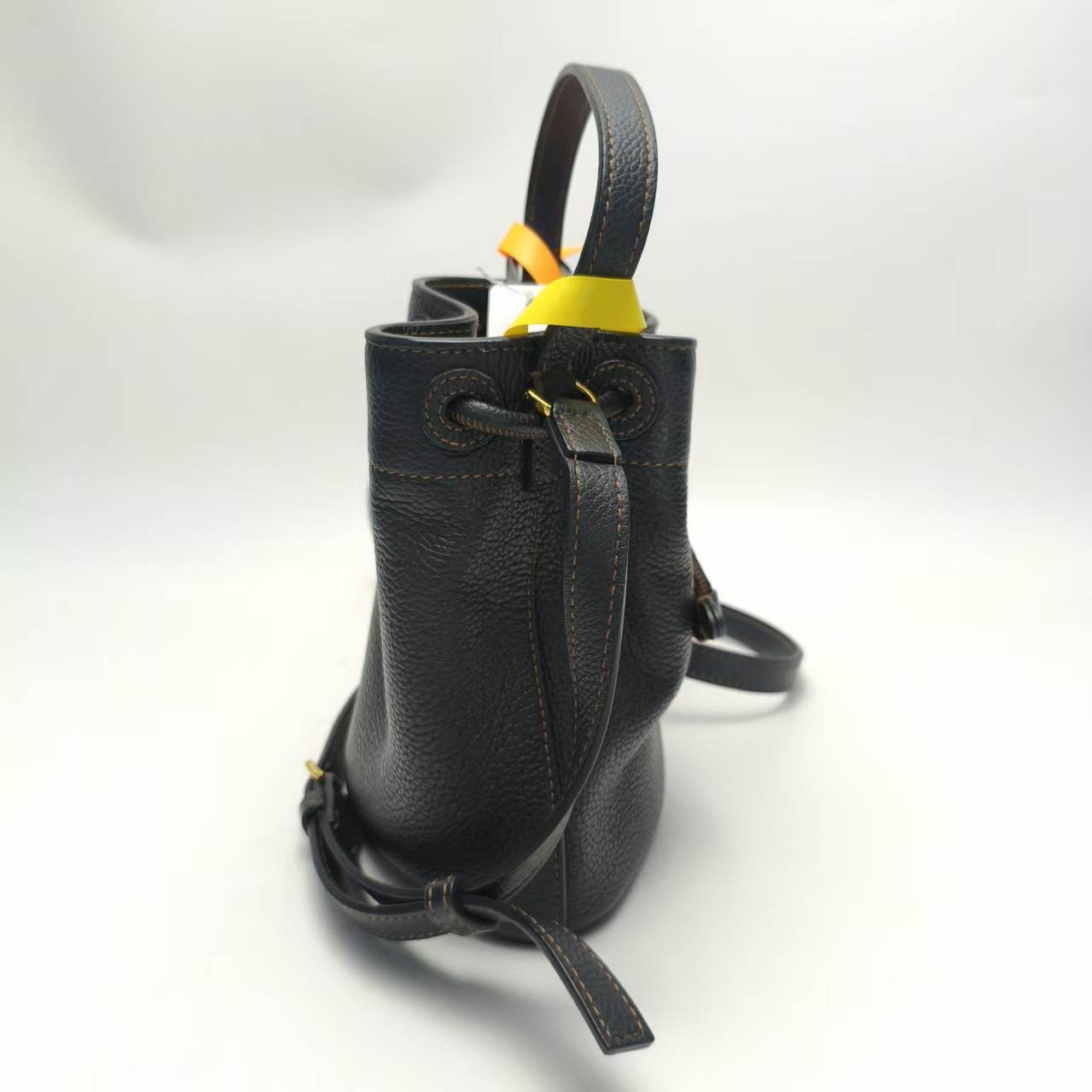 【*Shipped from: China*】BURBERRY Bucket Leather Shoulder Bag — view 3