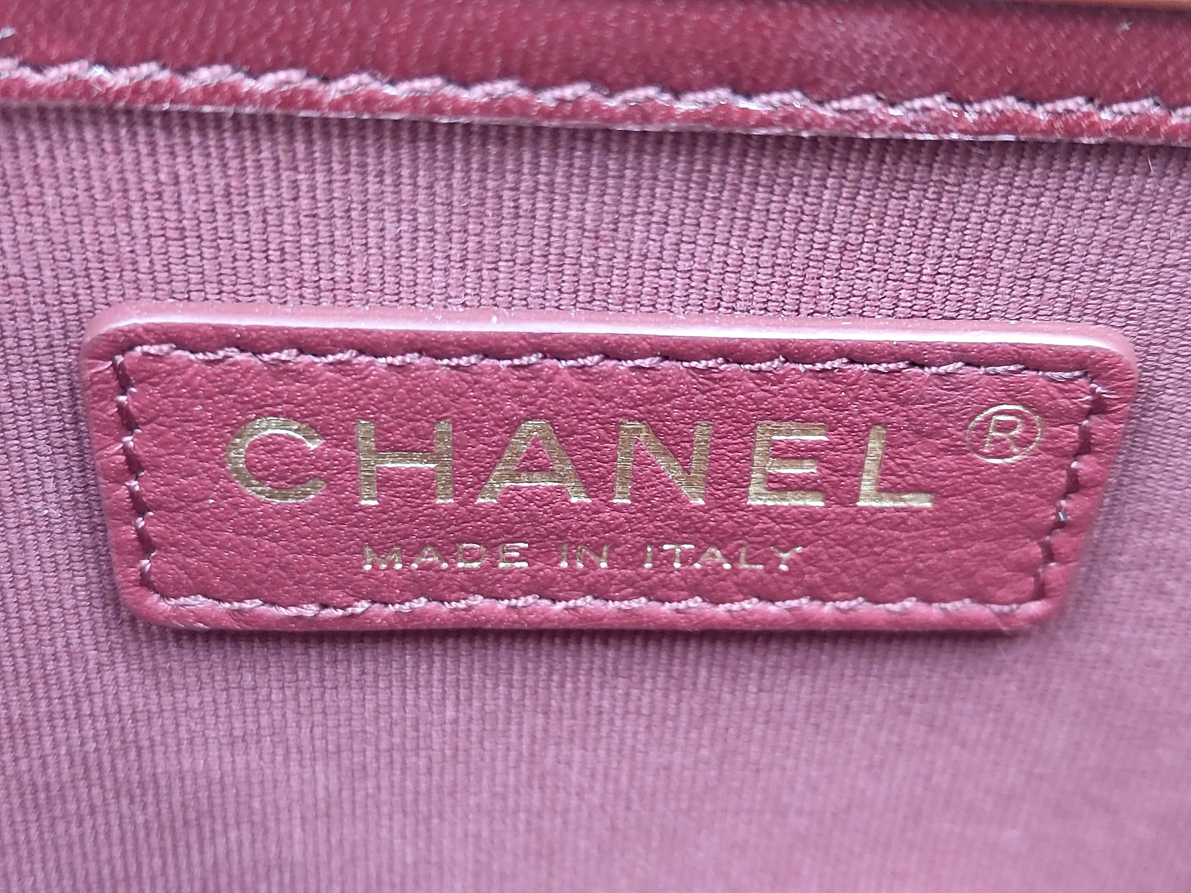 Box Chain Shoulder Bag — view 10