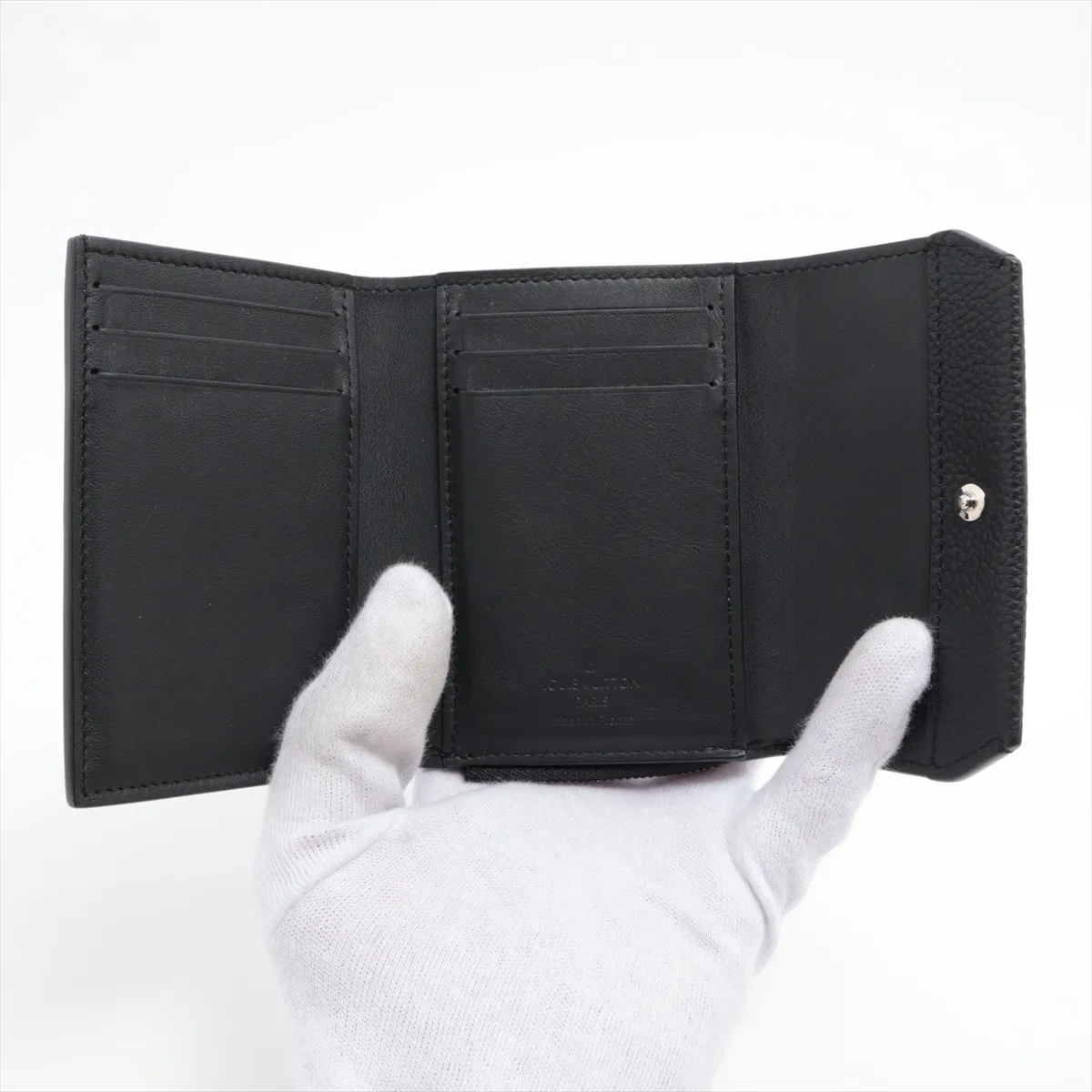 LV Aerogram Portefeuille Pilot M81740 Noir Compact Wallet (RFID detected) — view 4