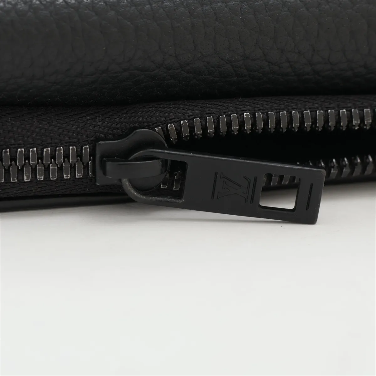 LV Aerogram Portefeuille Pilot M81740 Noir Compact Wallet (RFID detected) — view 8