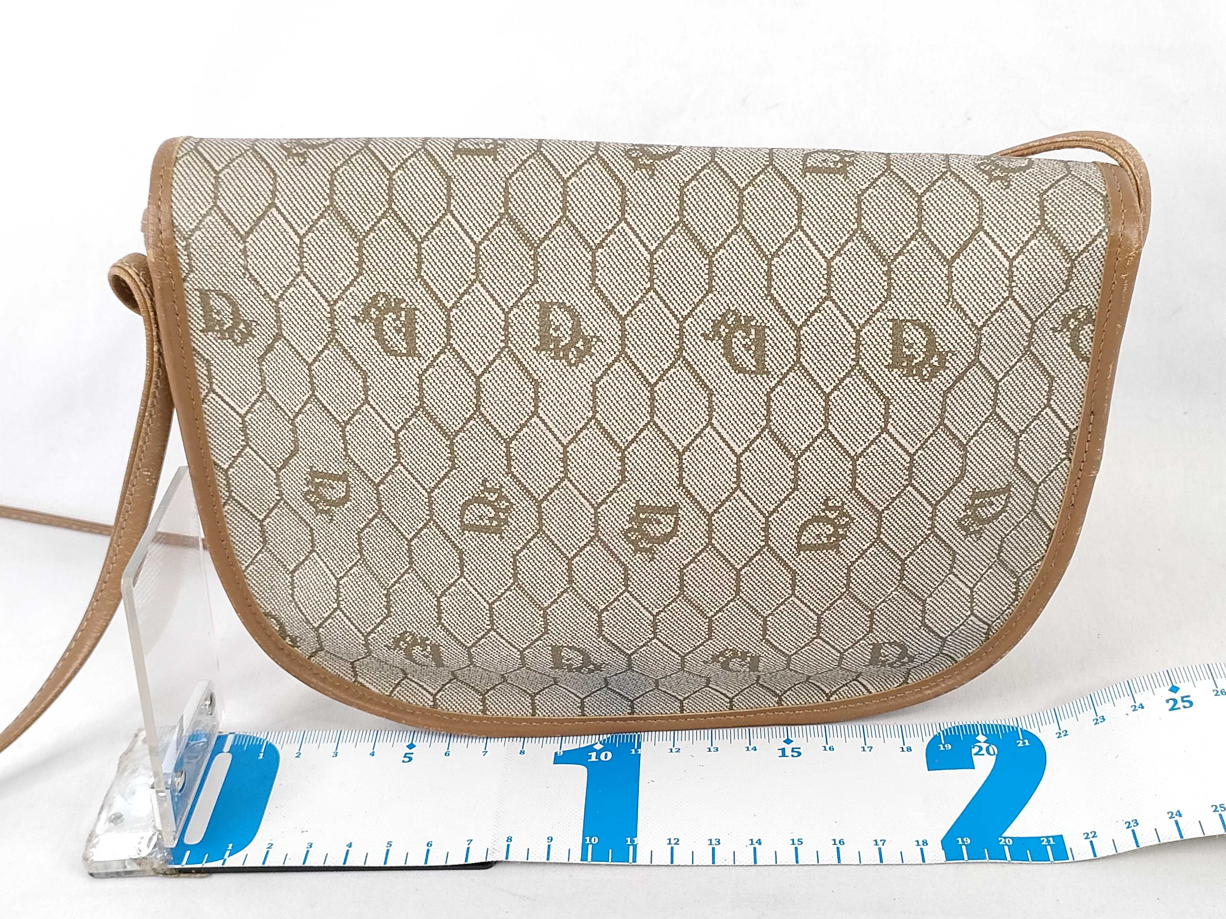 shoulder bag, honeycomb pattern, beige. — view 2