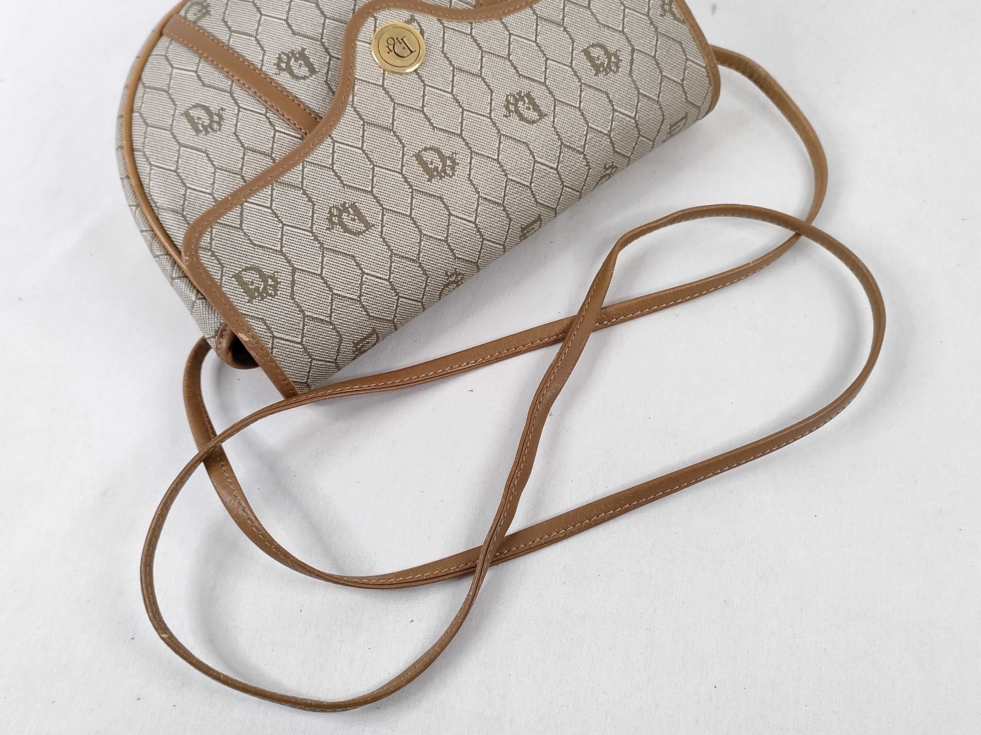 shoulder bag, honeycomb pattern, beige. — view 3
