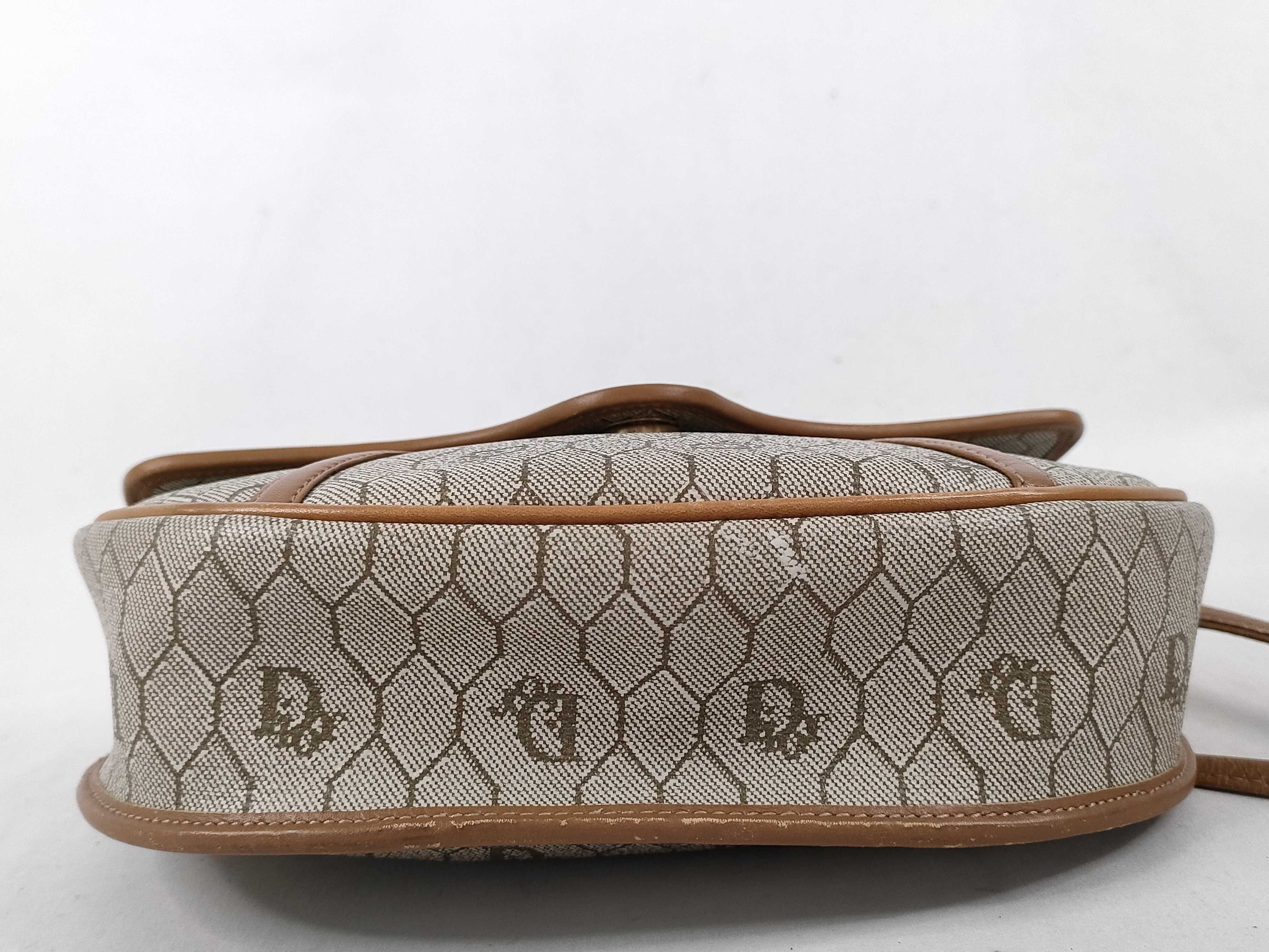 shoulder bag, honeycomb pattern, beige. — view 7