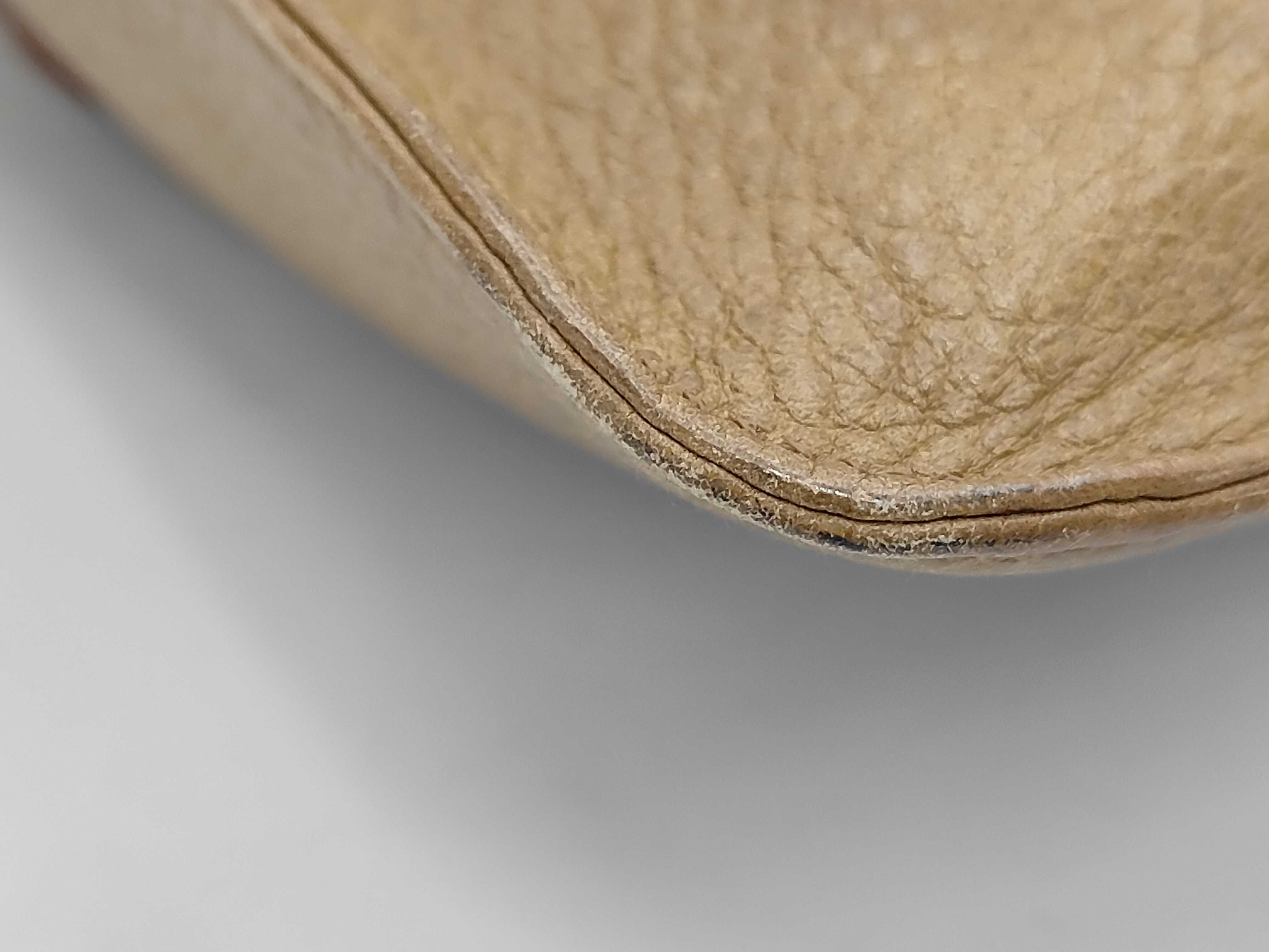 pouch — view 3