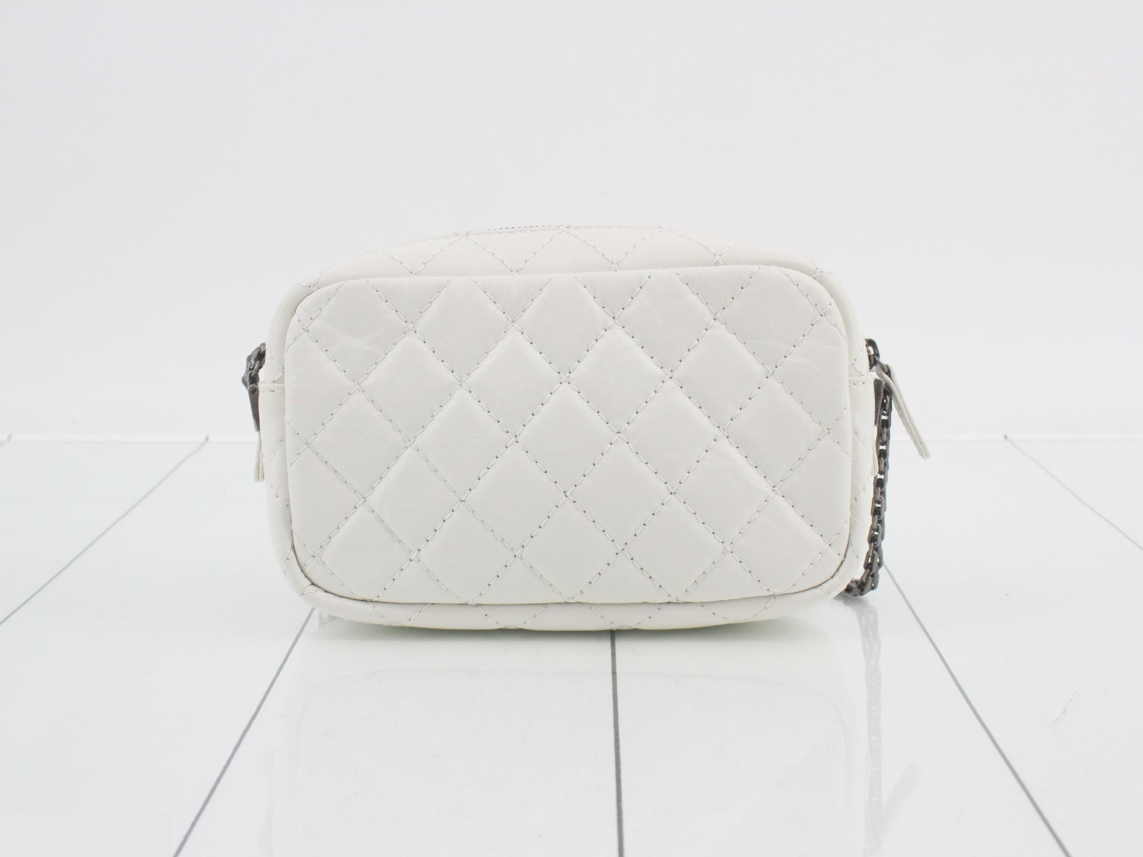 Item No. 25, 2.55, Chain Shoulder Bag — view 2