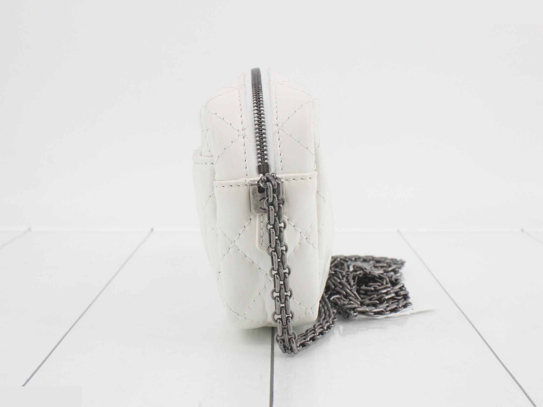 Item No. 25, 2.55, Chain Shoulder Bag — view 3