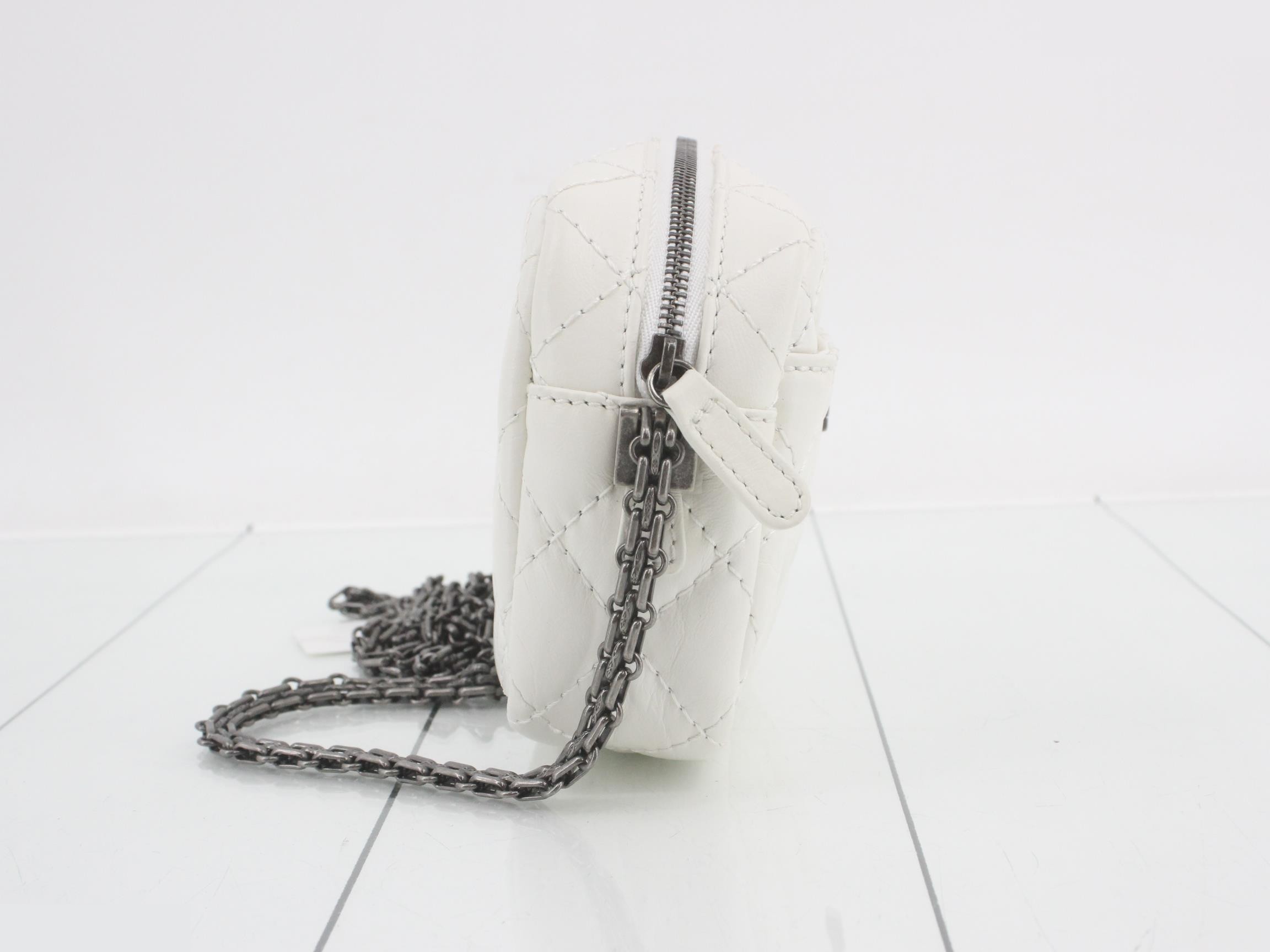 Item No. 25, 2.55, Chain Shoulder Bag — view 4