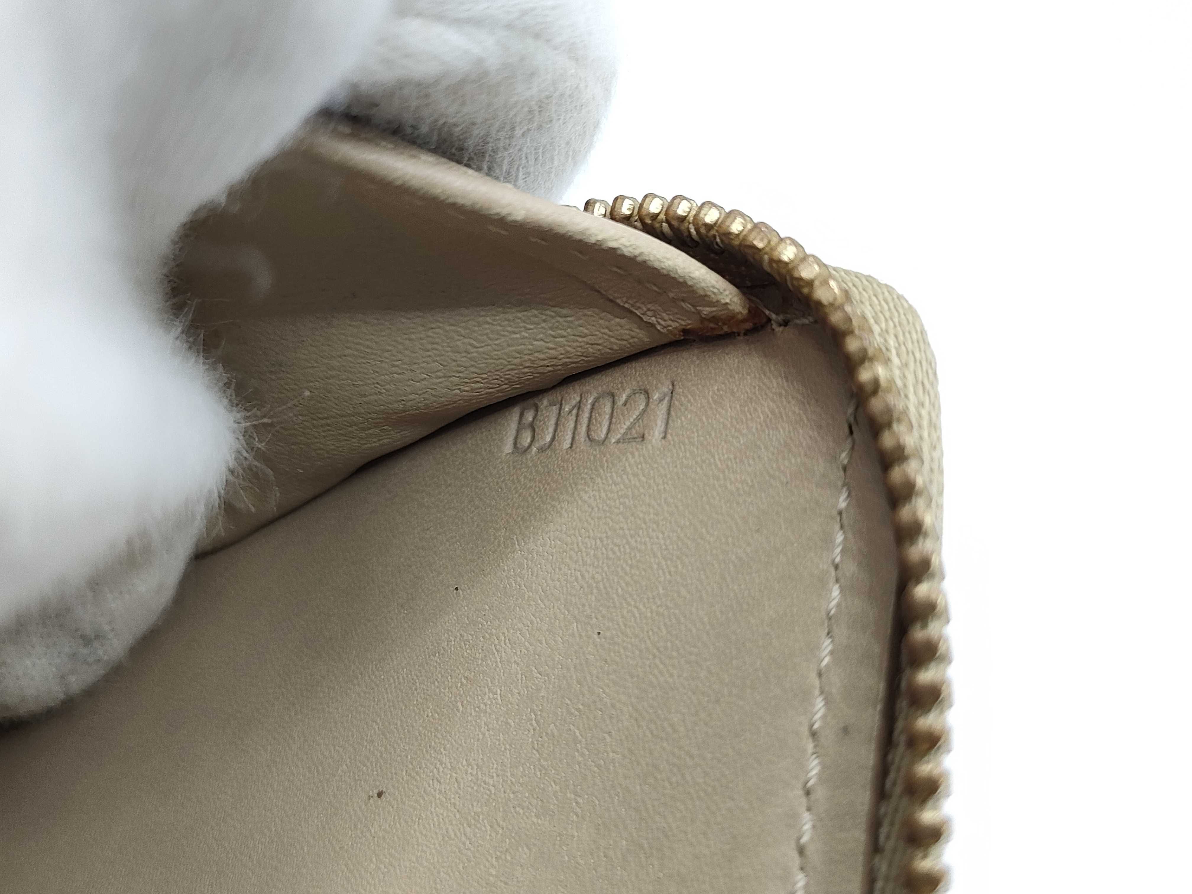 Vernis Round Zipper Bi-fold Wallet — view 12