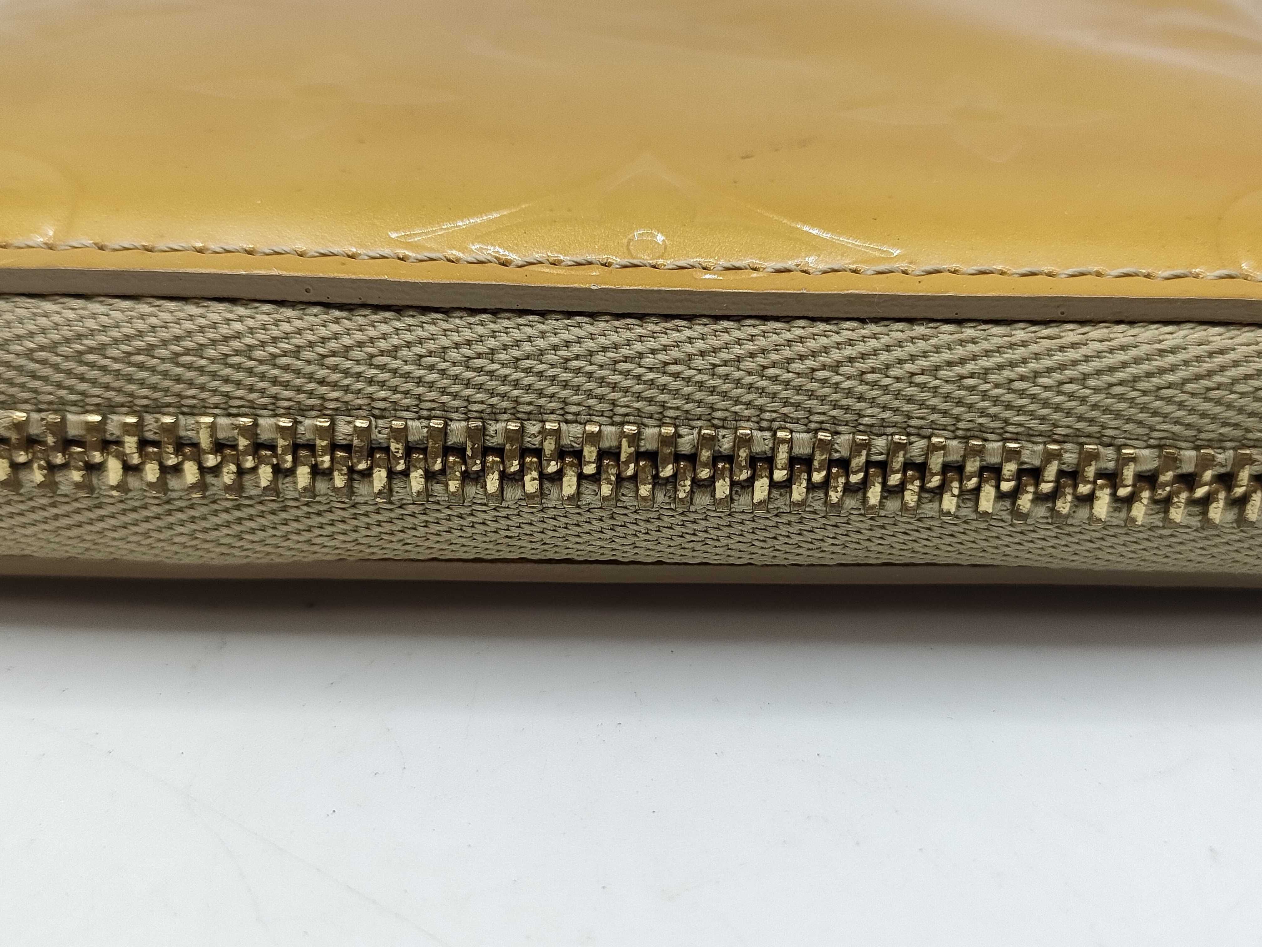 Vernis Round Zipper Bi-fold Wallet — view 8