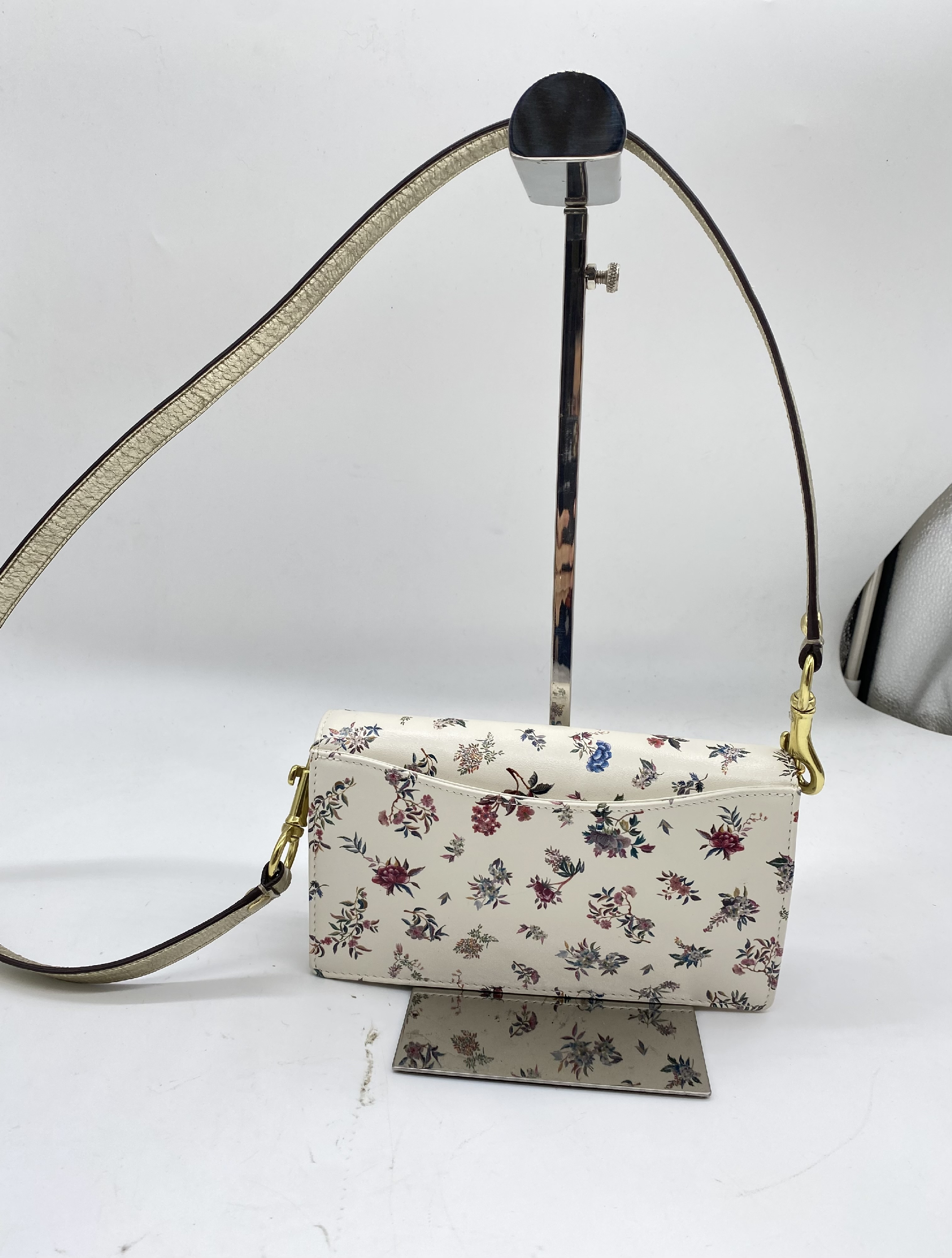 Caro Shoulder Wallet Shoulder Bag — view 2