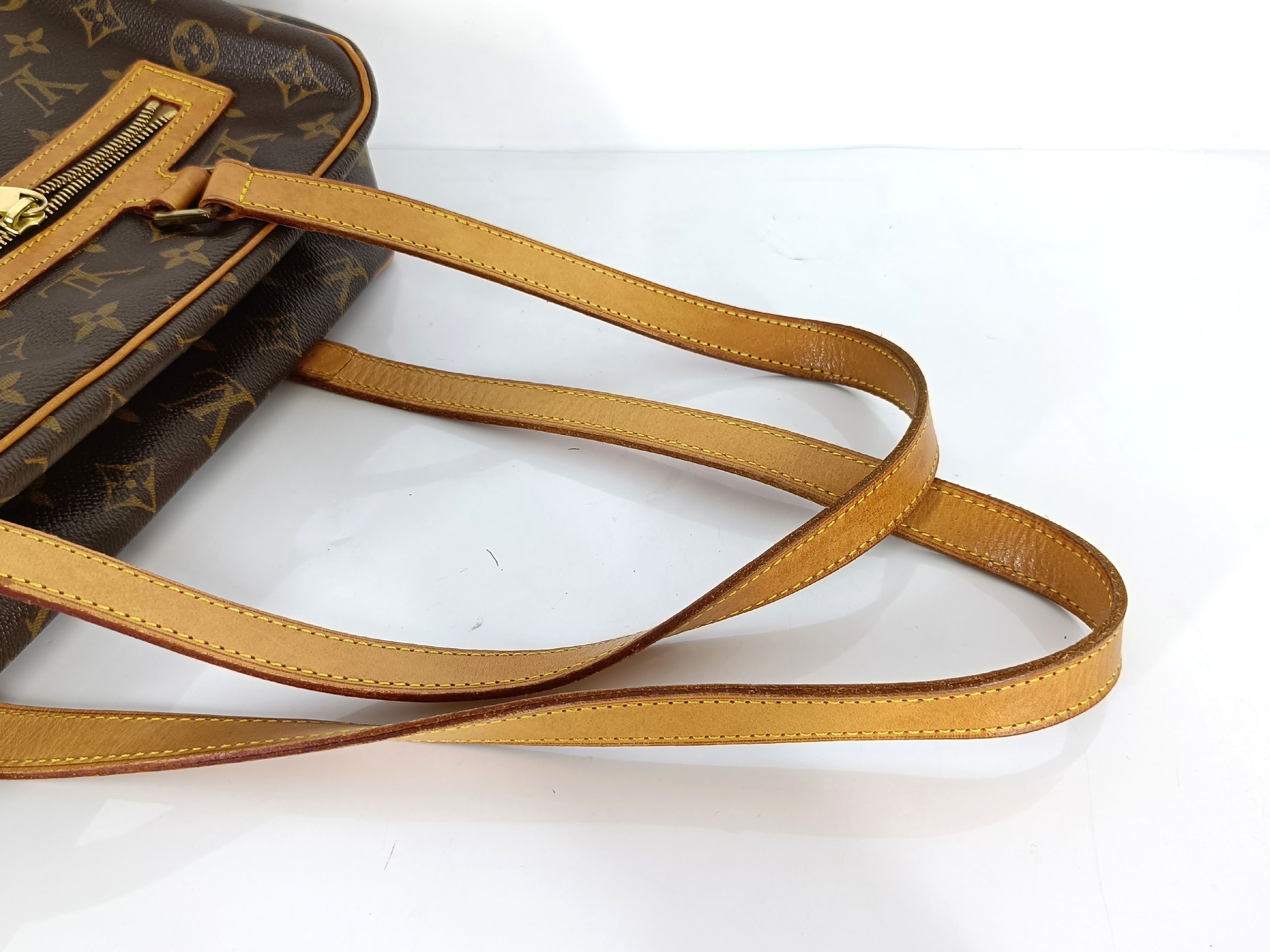 Monogram Vuitton Monogram Cite GM M51181 Shoulder Bag — view 3