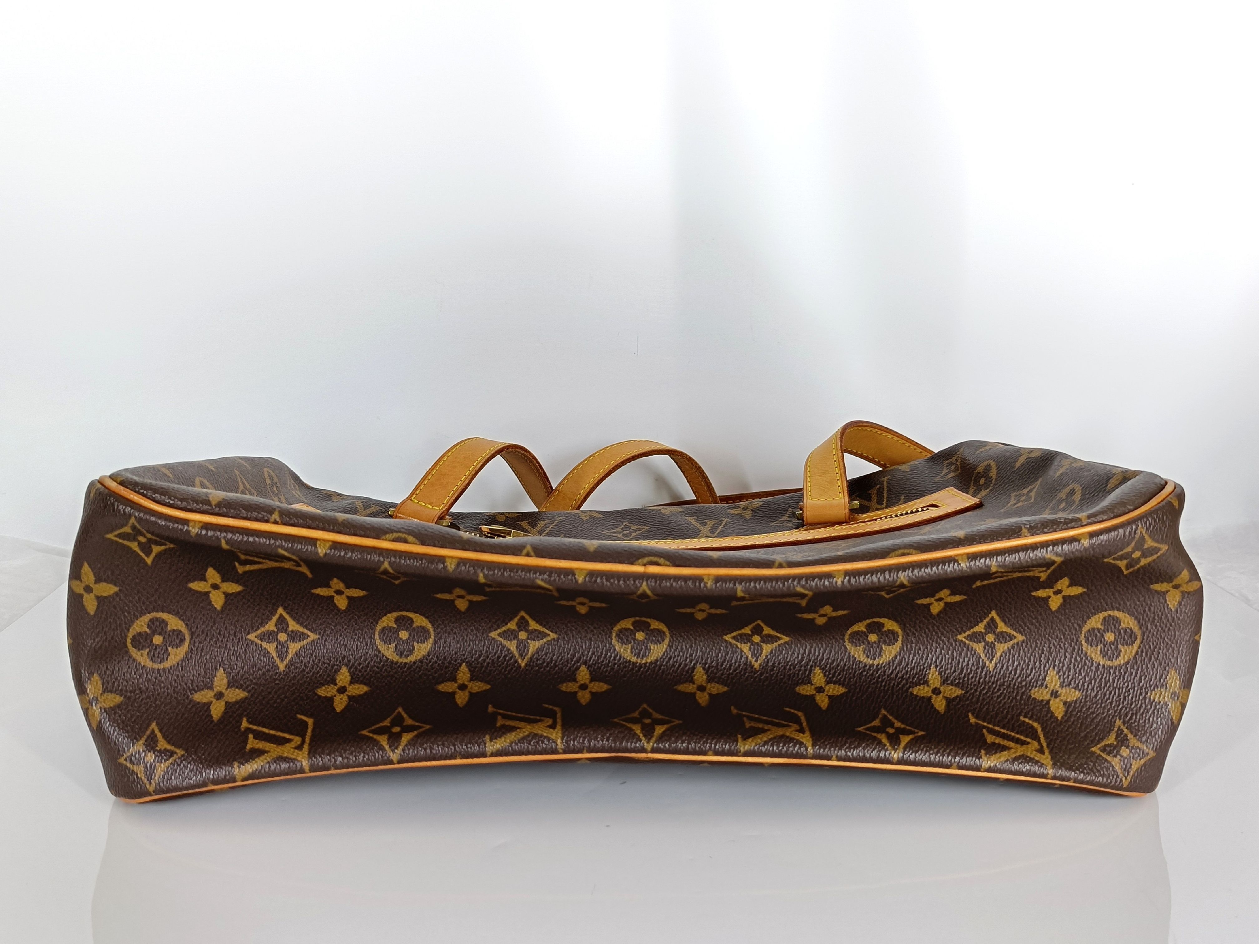 Monogram Vuitton Monogram Cite GM M51181 Shoulder Bag — view 7