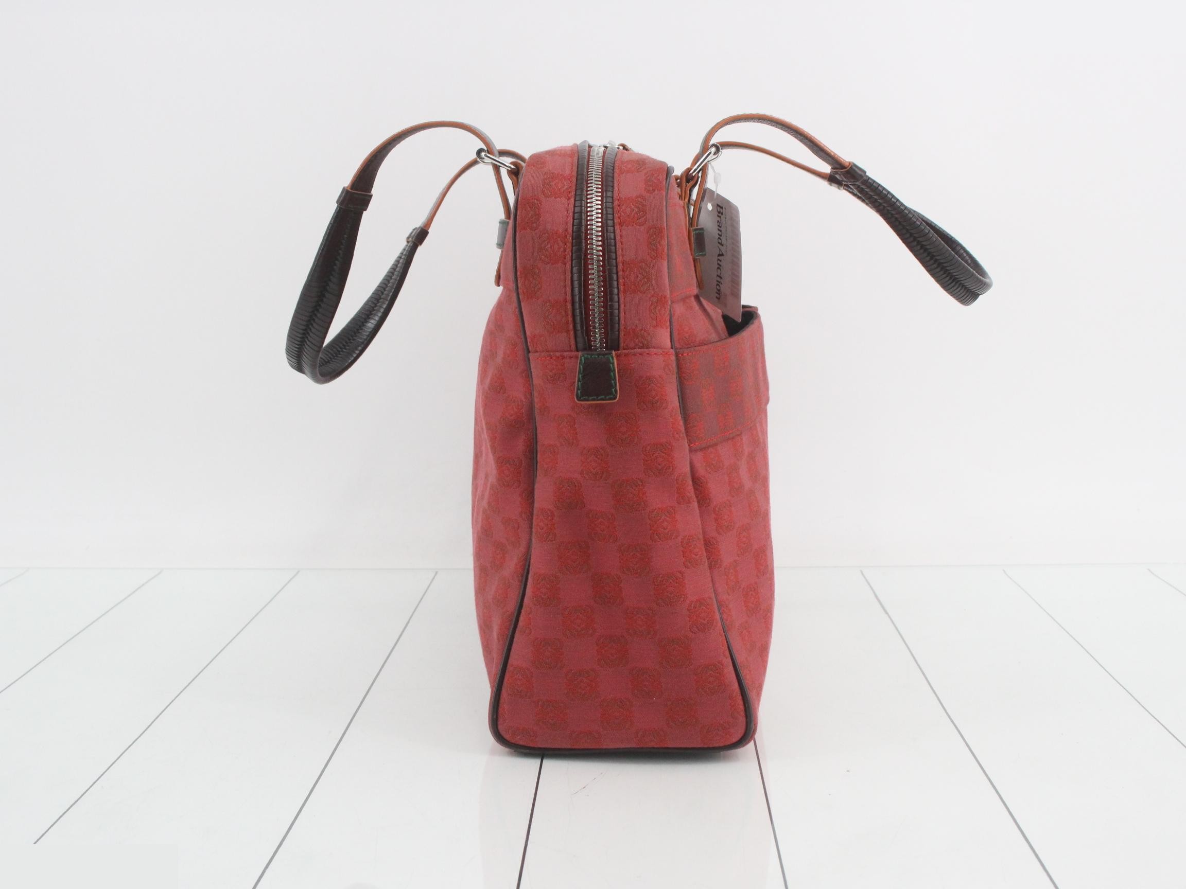 Hand Anagram Red Canvas — view 4