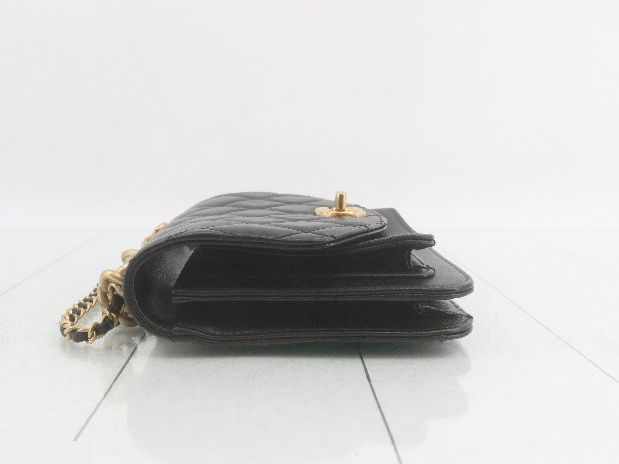 Matelassé Chain Handbag/Shoulder Bag (2-Way) — view 4