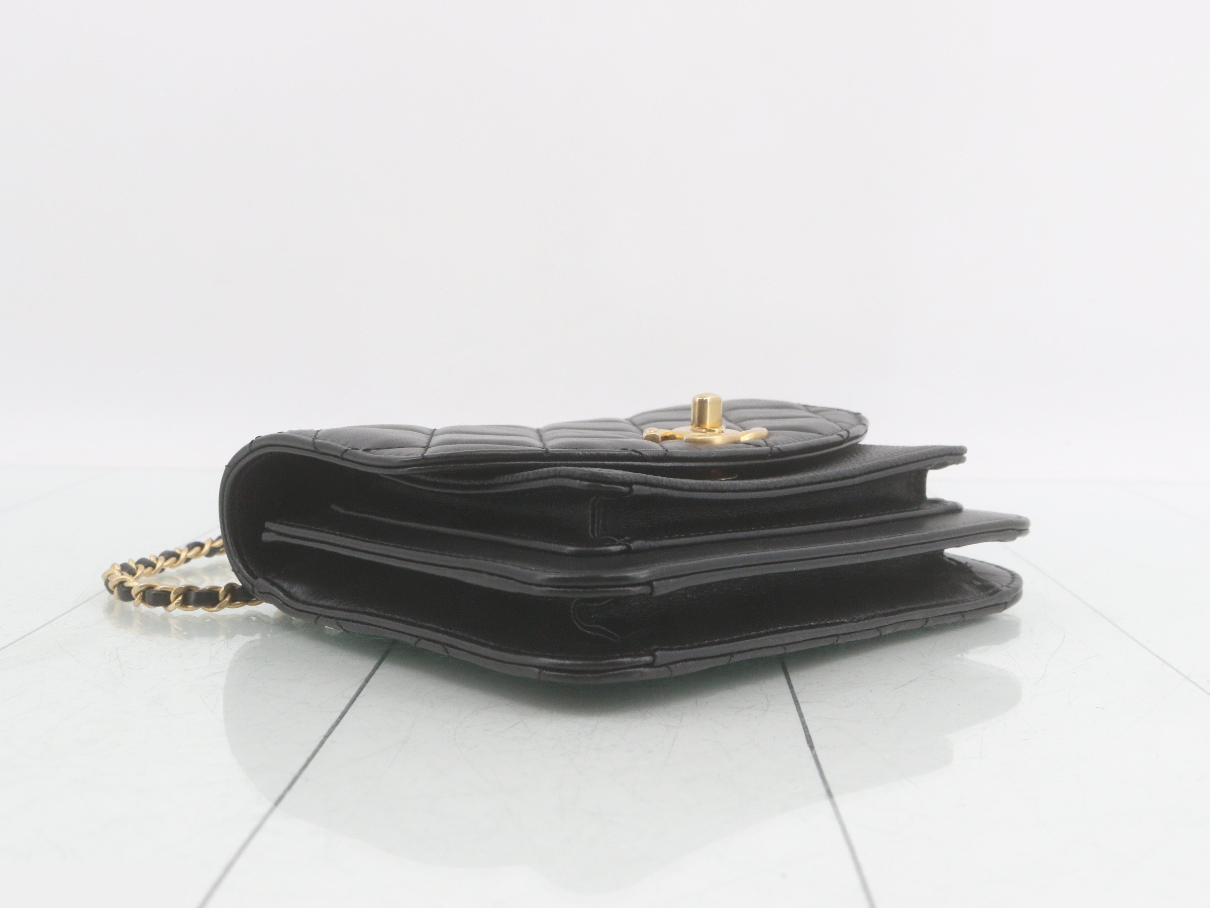 Matelassé Chain Handbag/Shoulder Bag (2-Way) — view 5