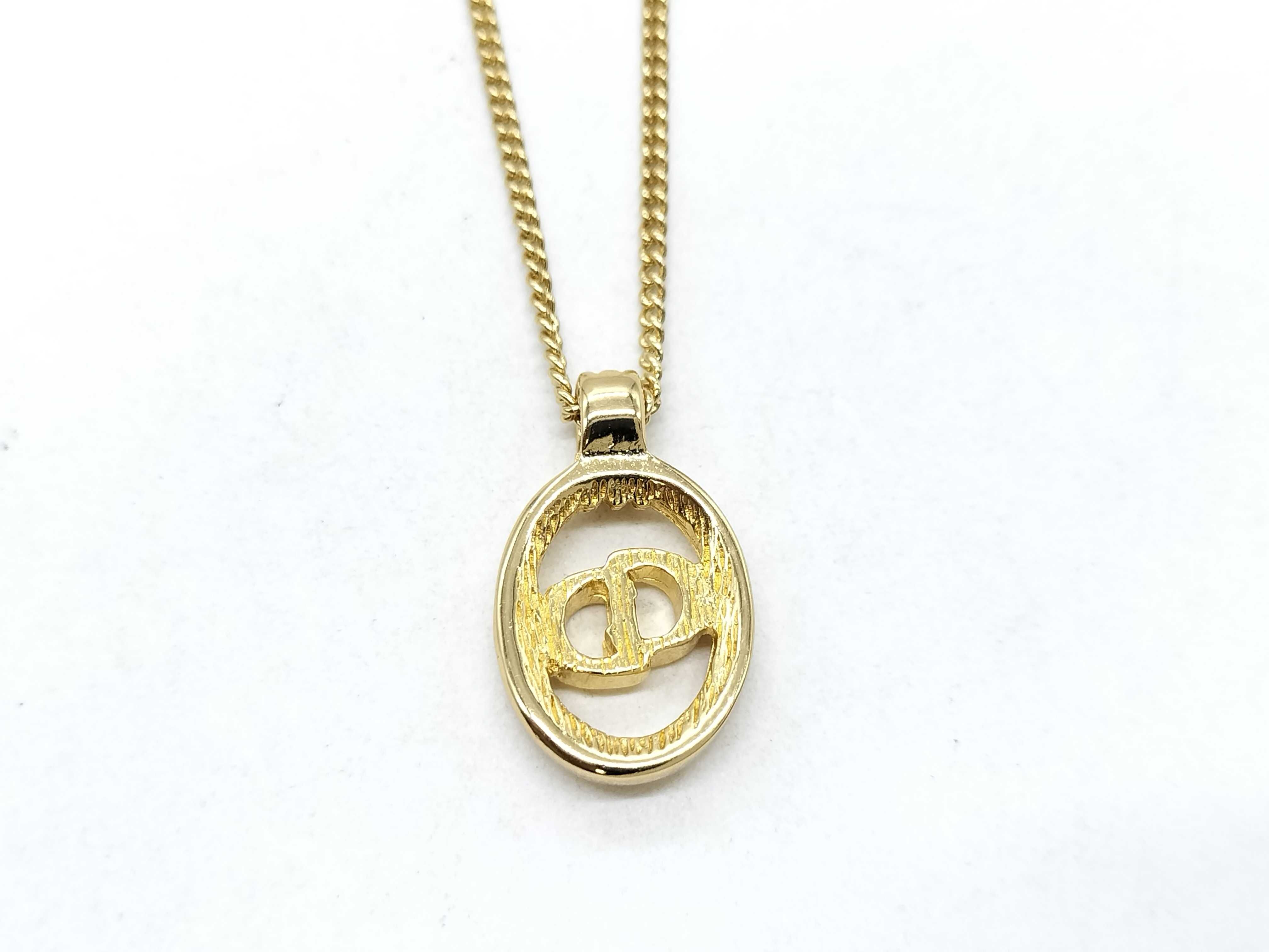 necklace — view 2