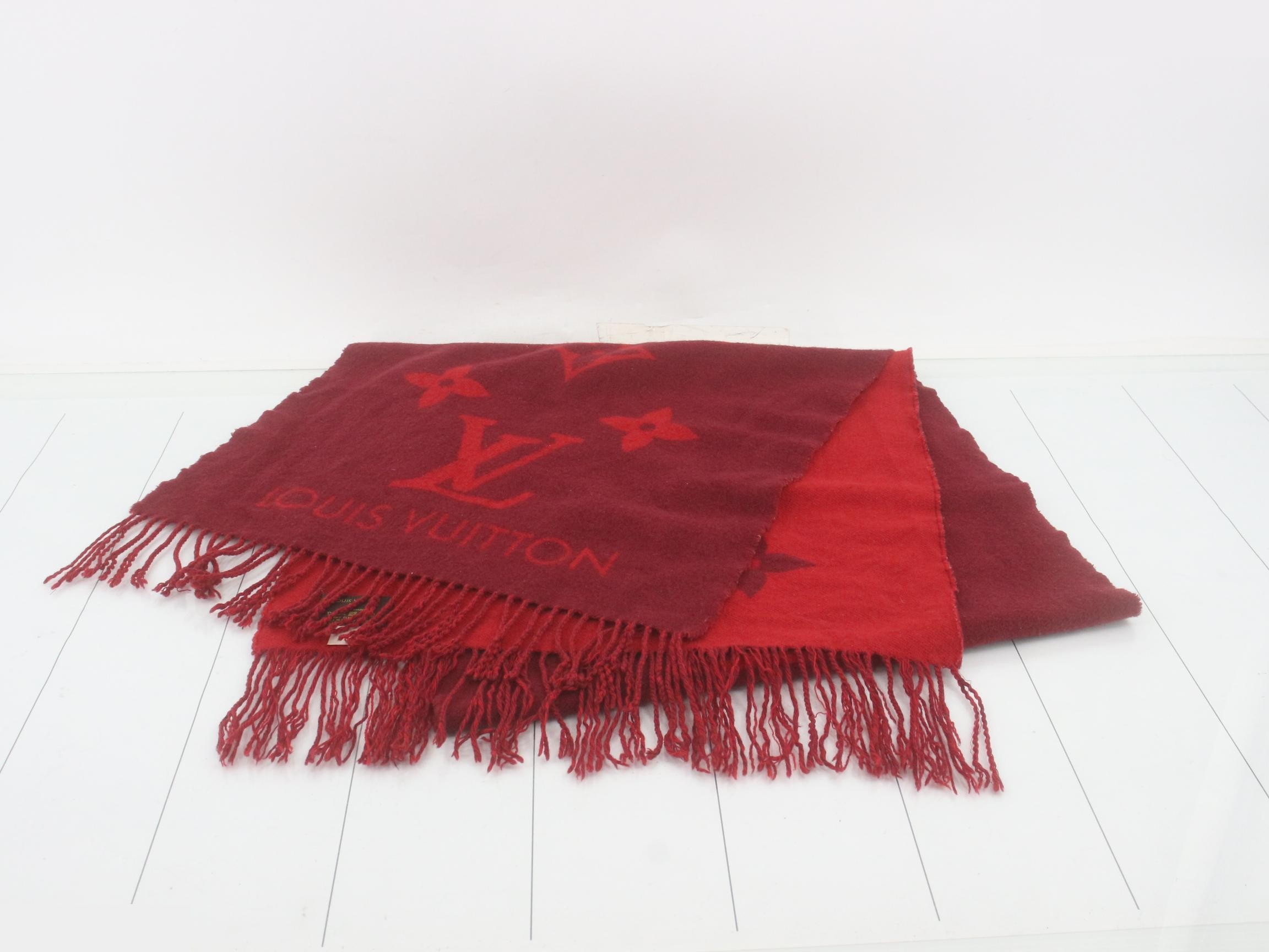 Red scarf — view 2