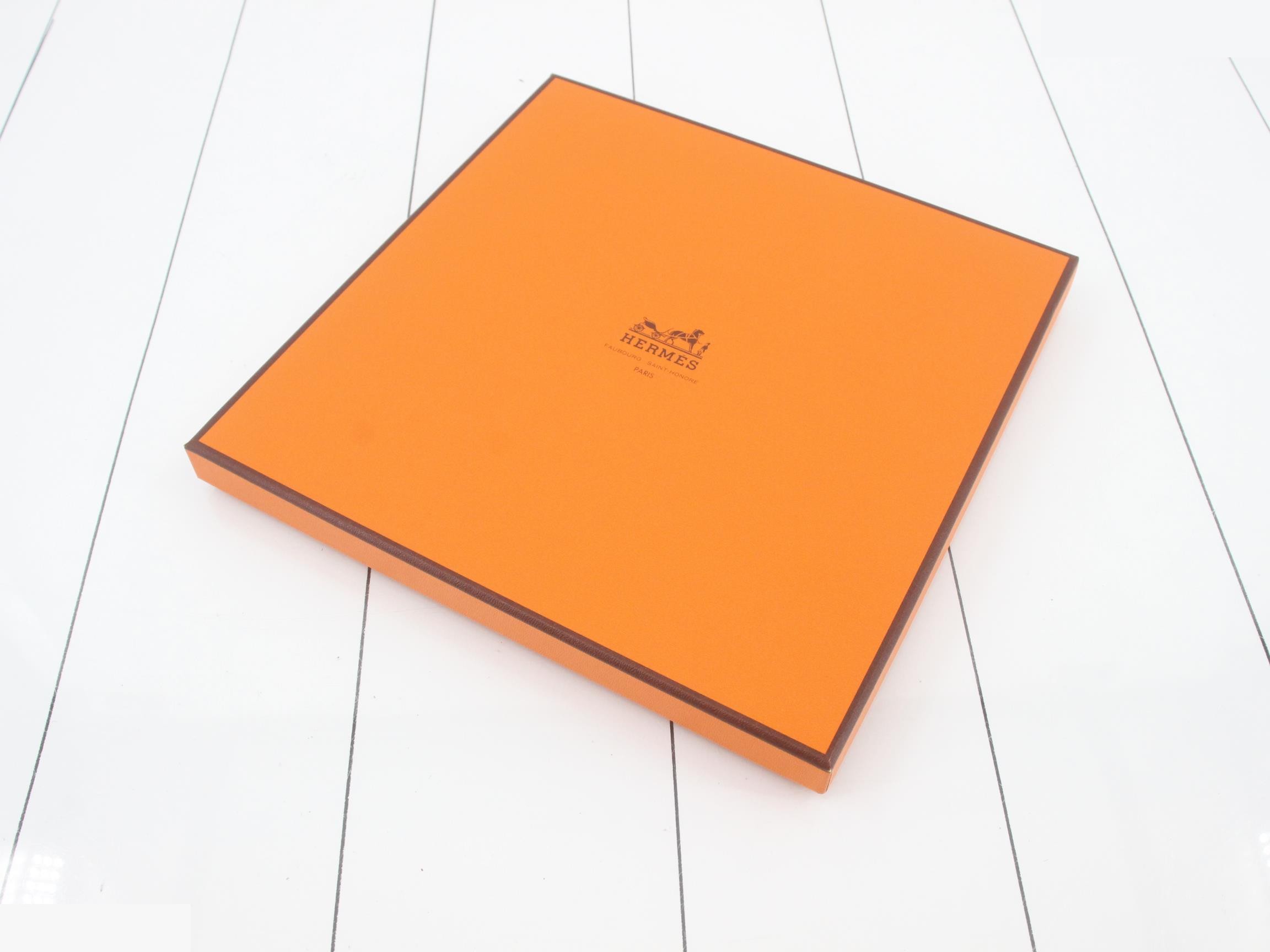 Carré 90 "Treasures of the Nile" Silk Orange x Multi Label/Box Included — view 4