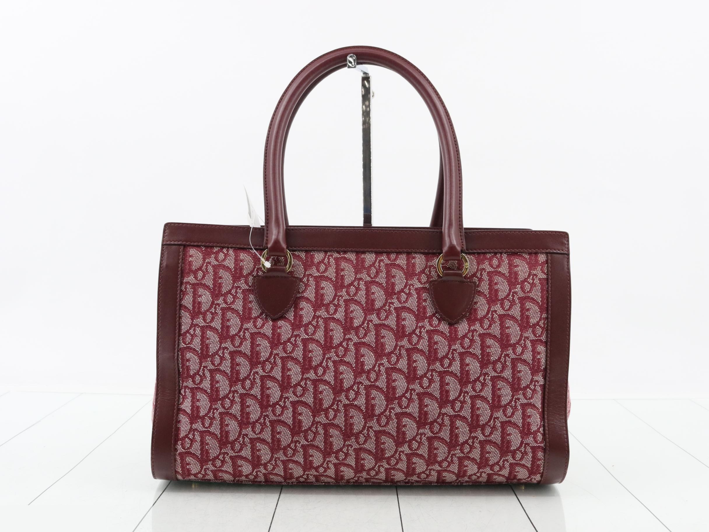 Trotter (bag) - Shoulder bag - Bordeaux — view 2