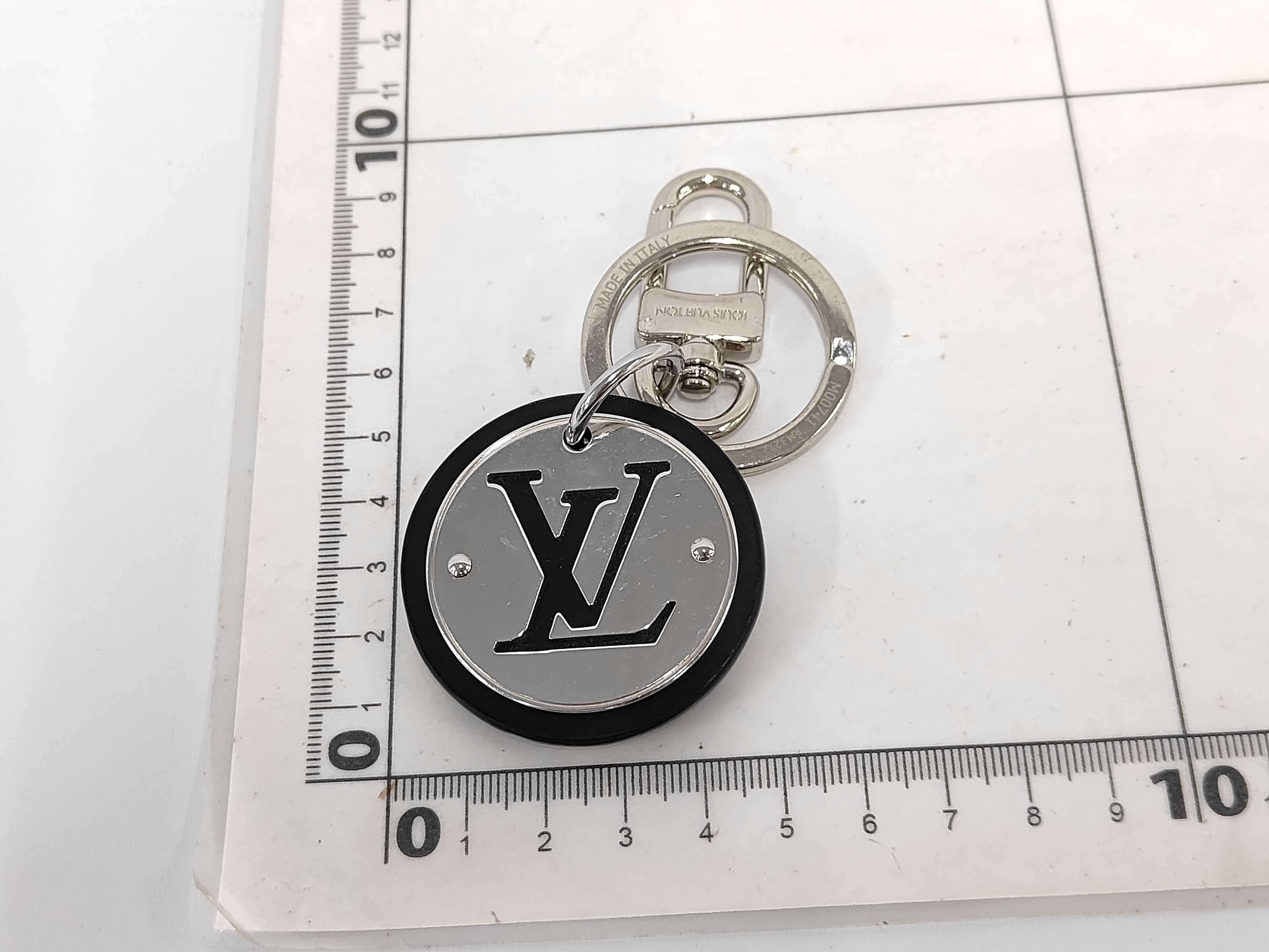 LV Circle M00741 Key Case — view 2