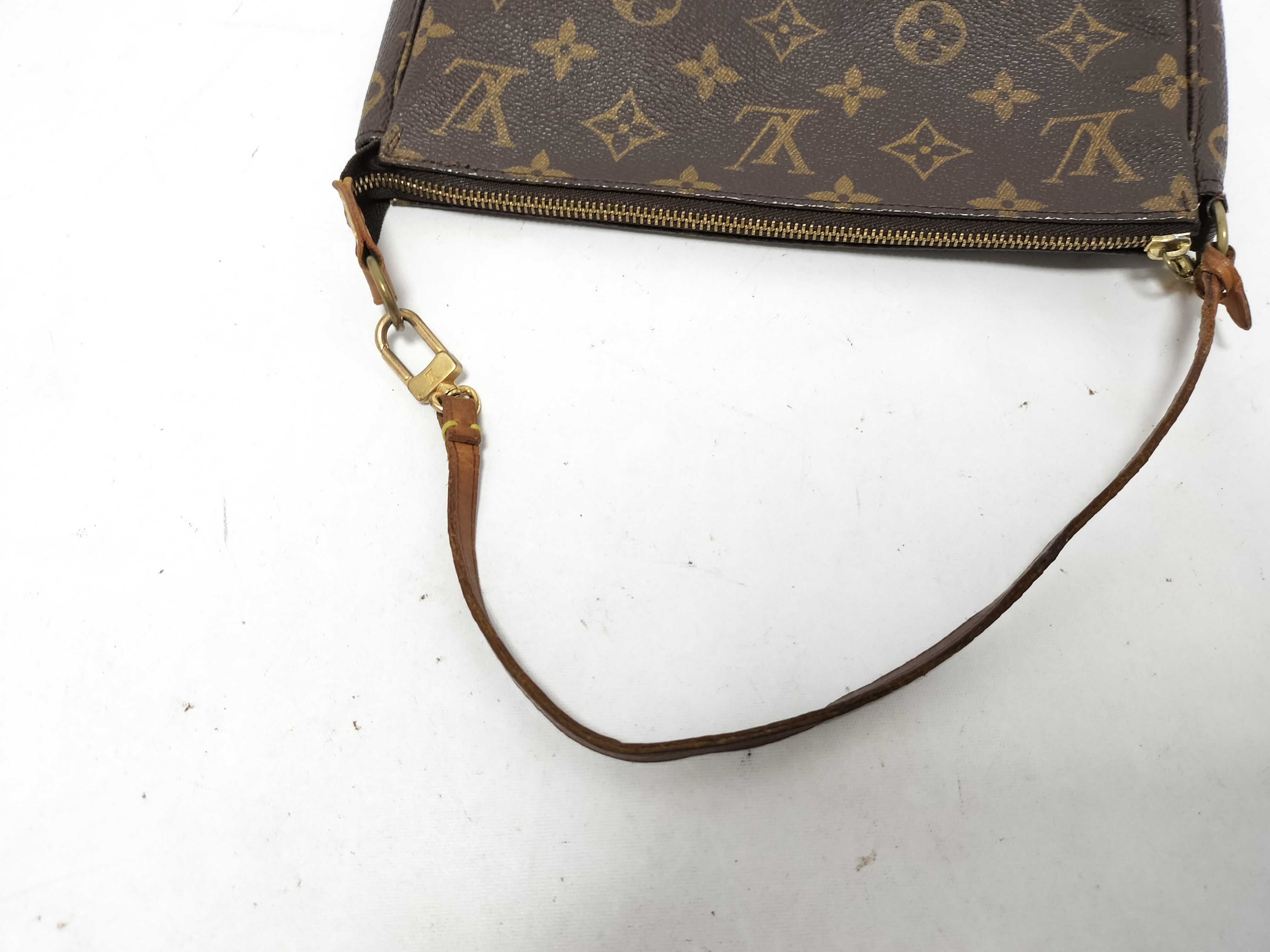 Monogram Louis Vuitton M51980 Pochette Accessoires Monogram CA1100 Pouch — view 3