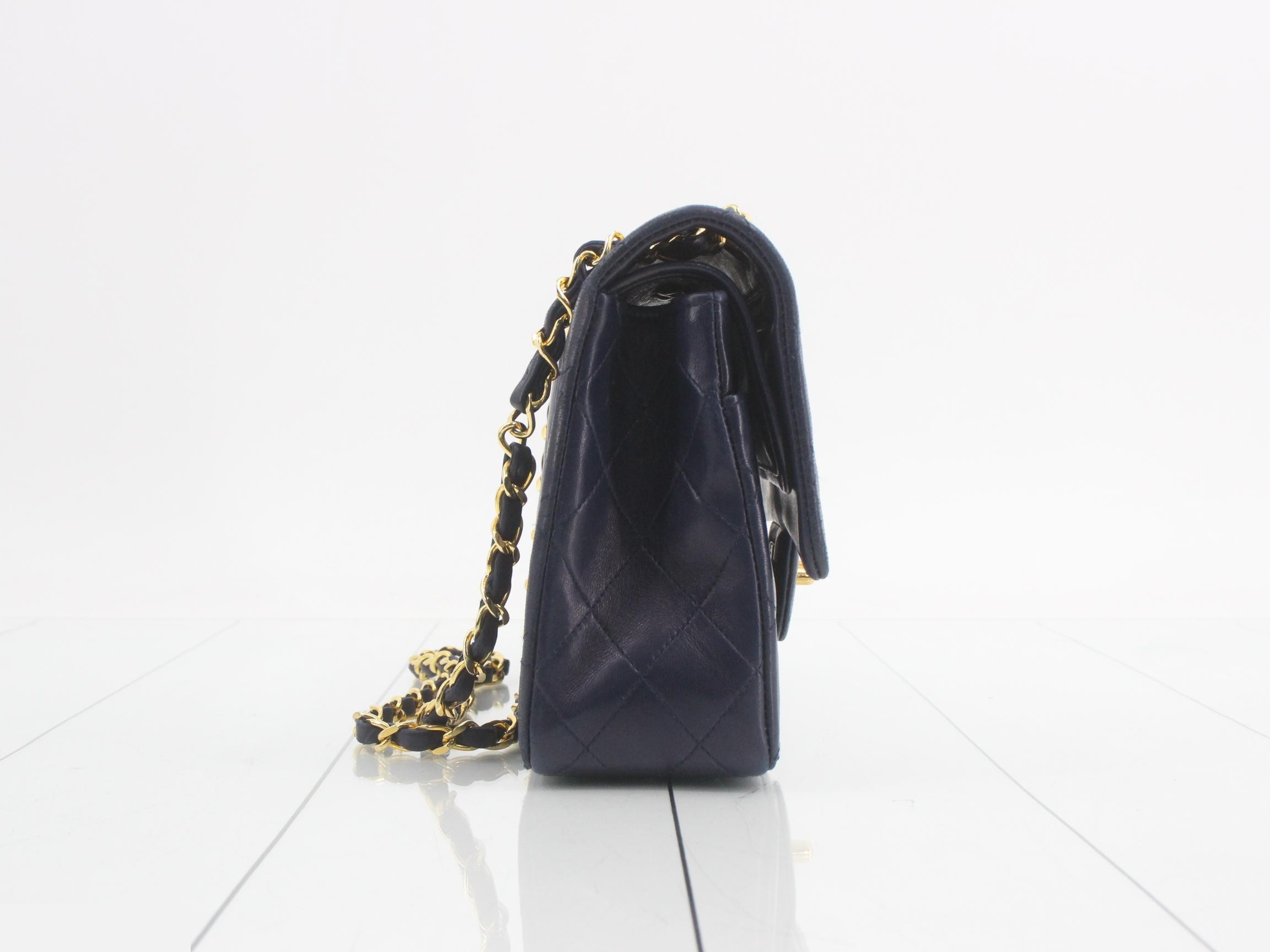 Matelassé 25 Leather Turnlock Double Flap Double Chain Shoulder Bag, Navy — view 4