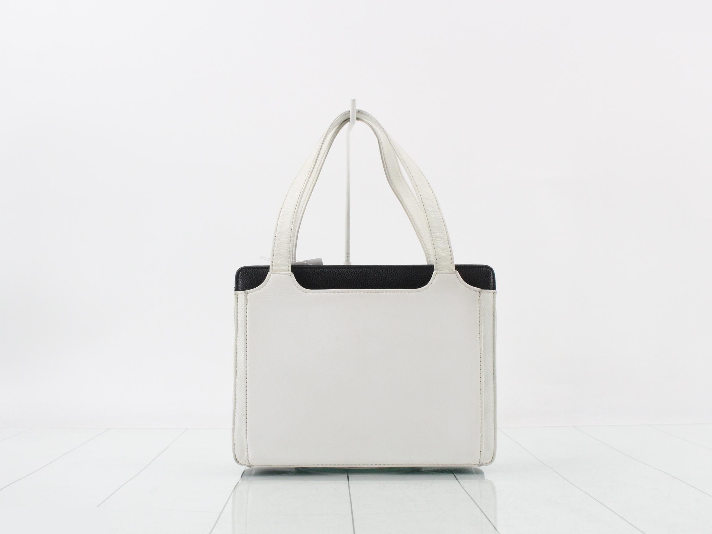 Caviar leather, 2.55 hardware, two-tone handbag — view 2